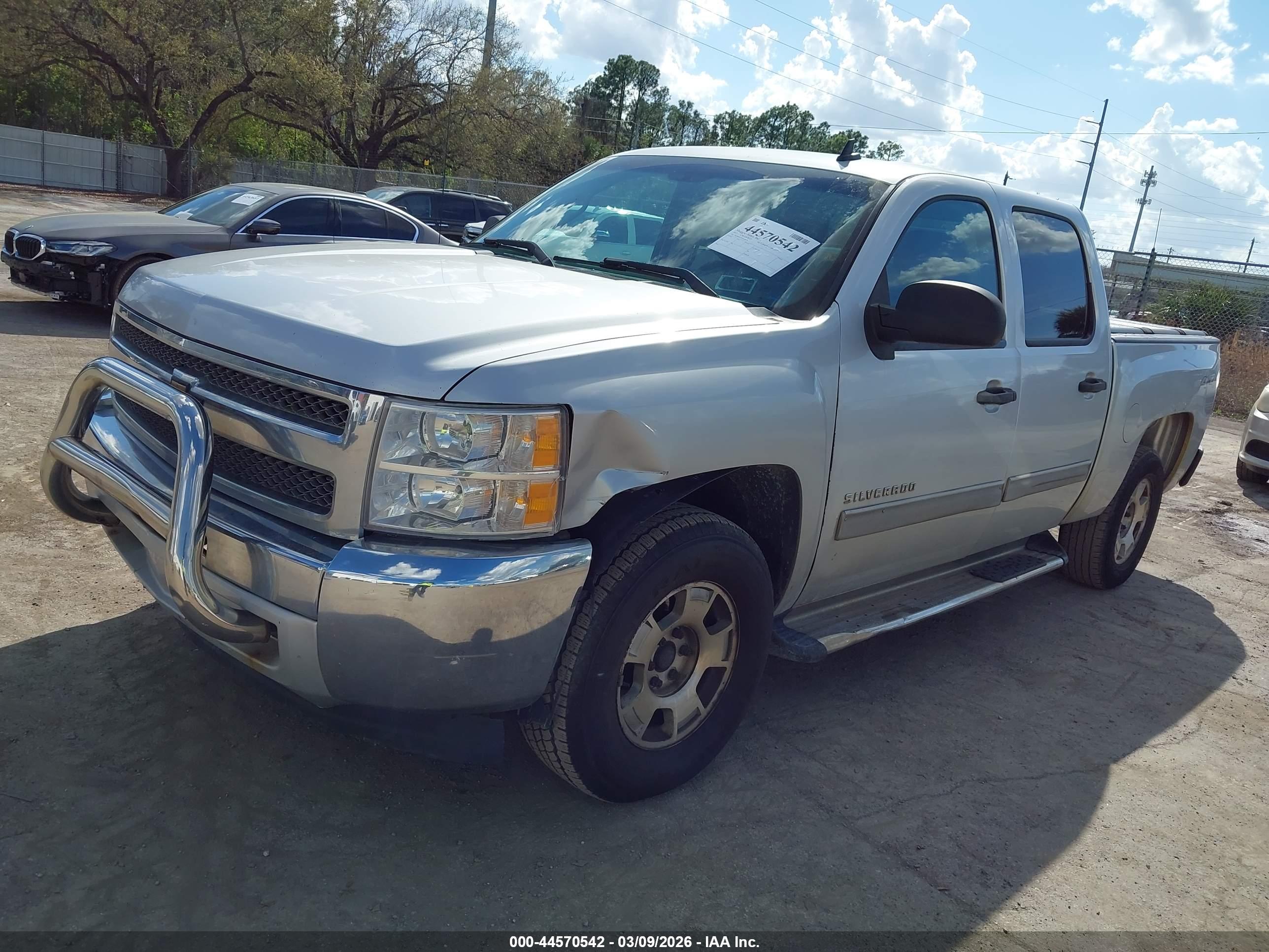 CHEVROLET SILVERADO image 6