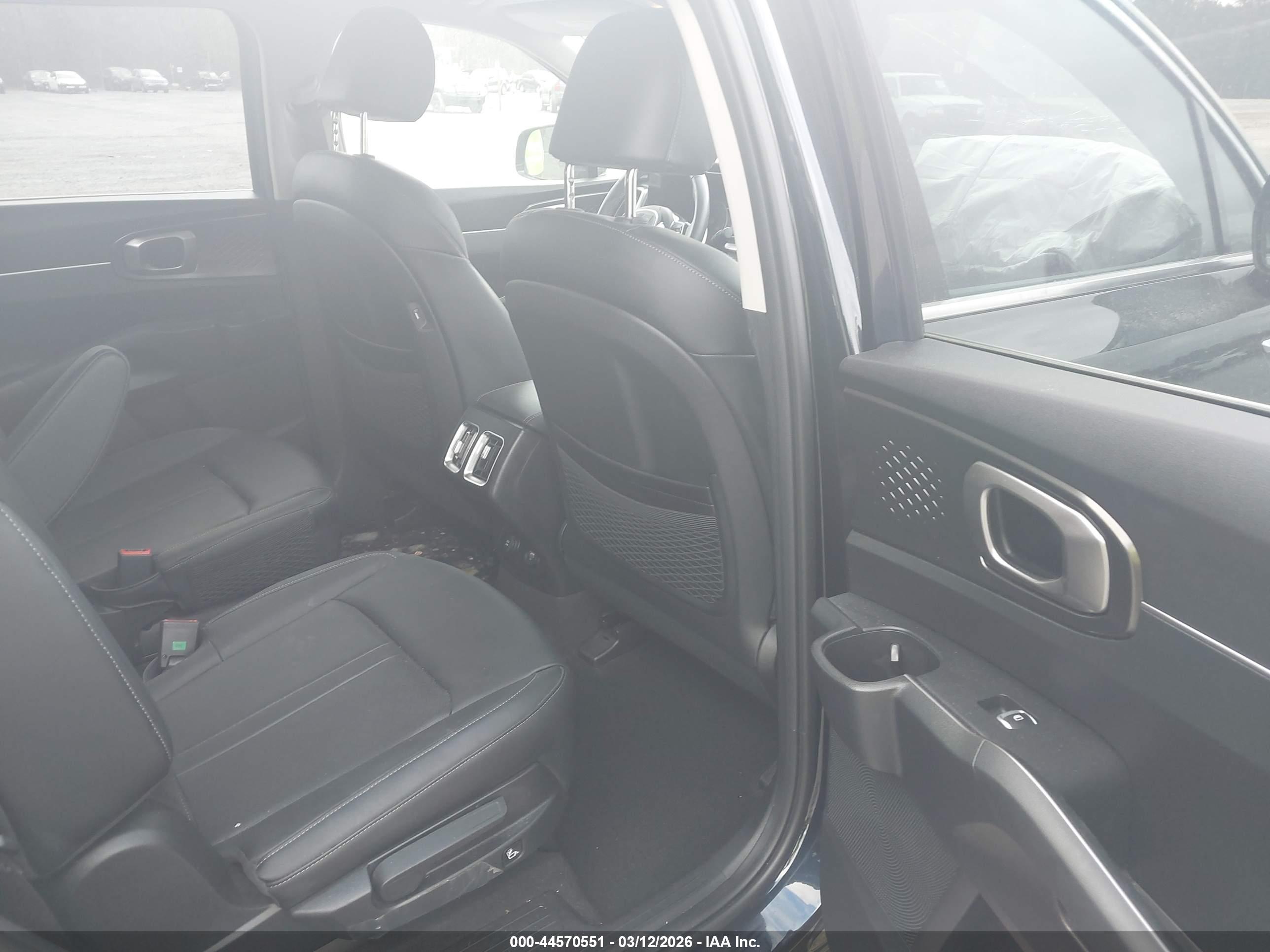 KIA SORENTO image 8