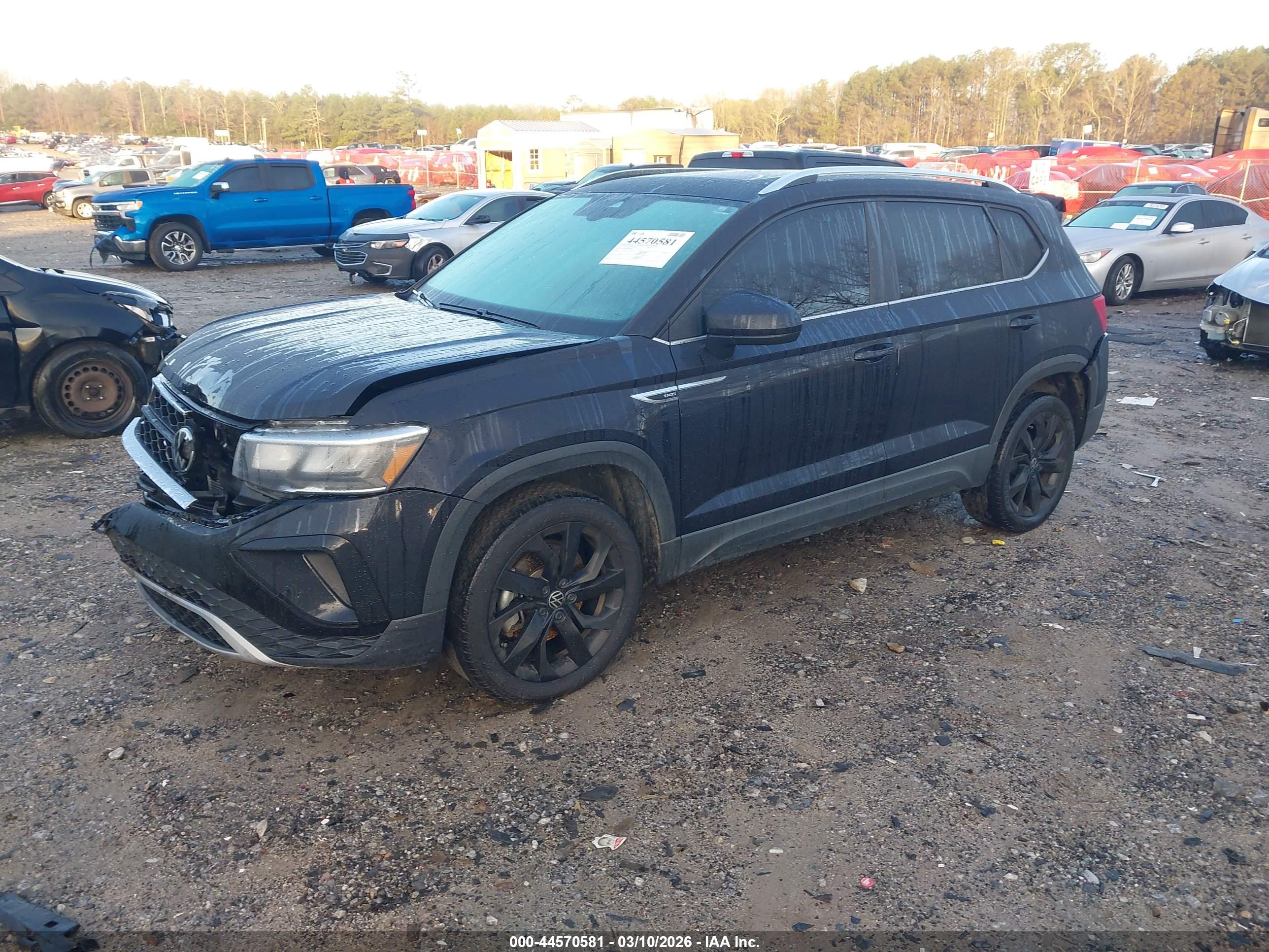 VOLKSWAGEN TAOS image 2
