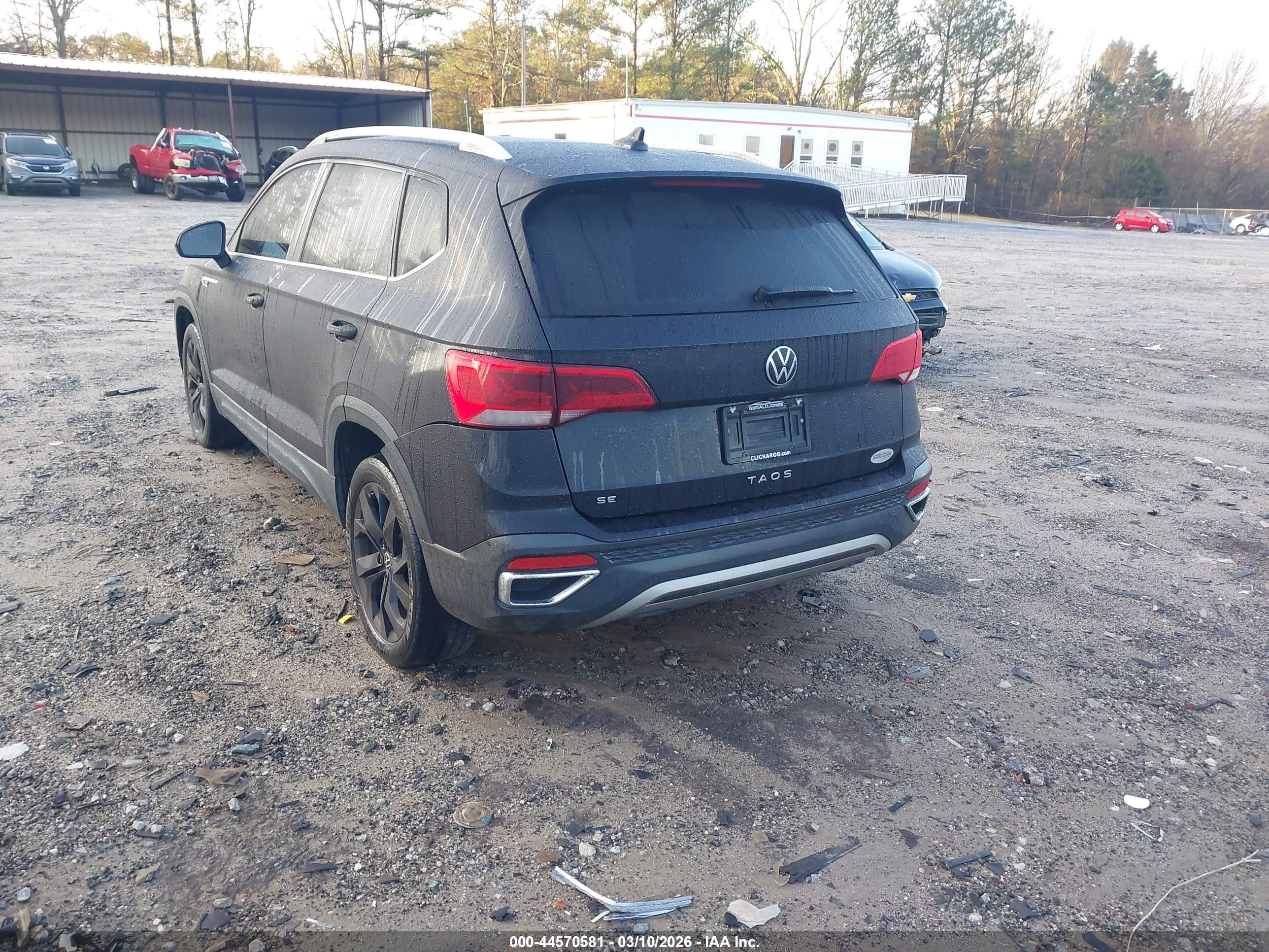 VOLKSWAGEN TAOS image 3