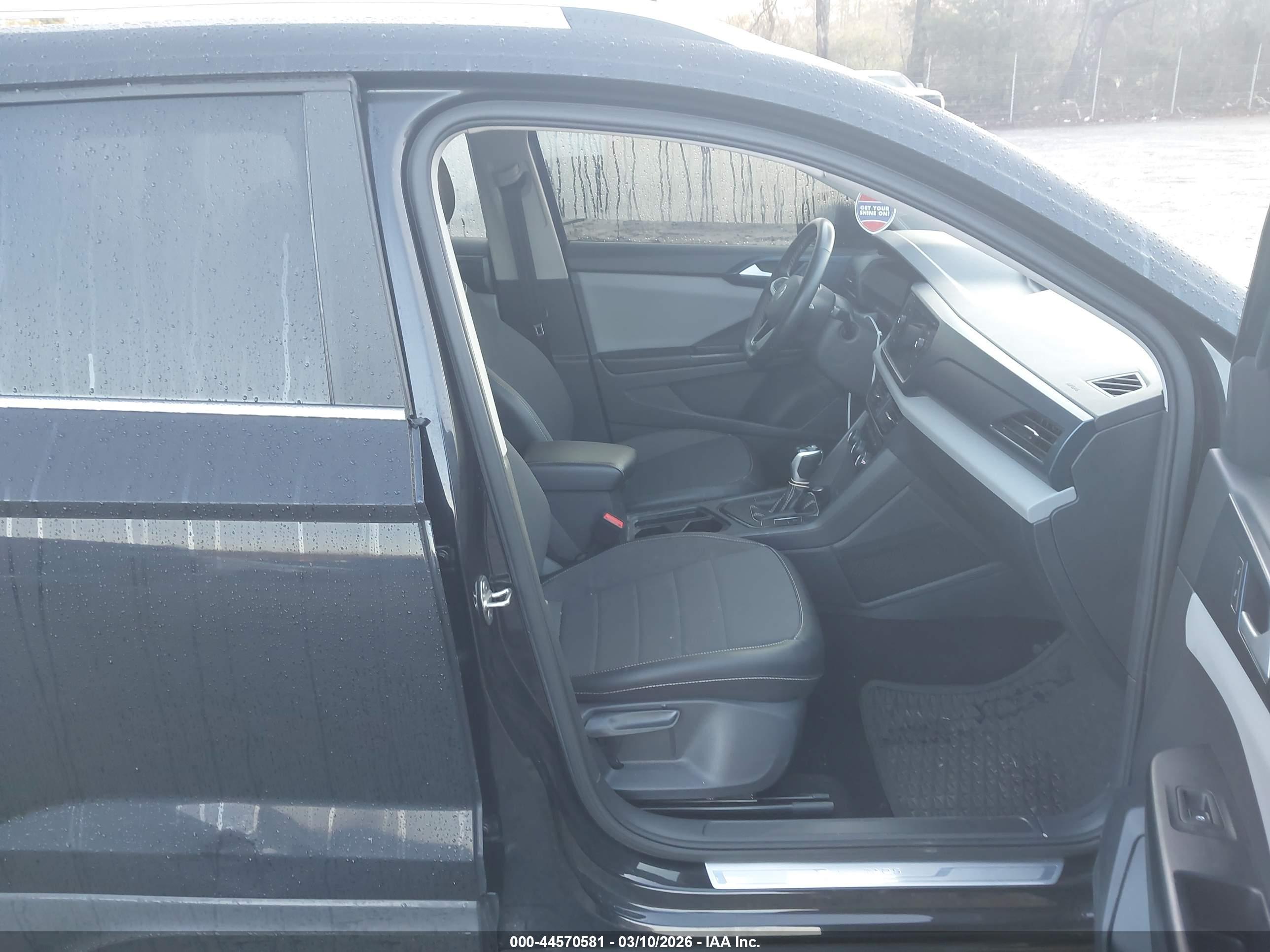 VOLKSWAGEN TAOS image 5