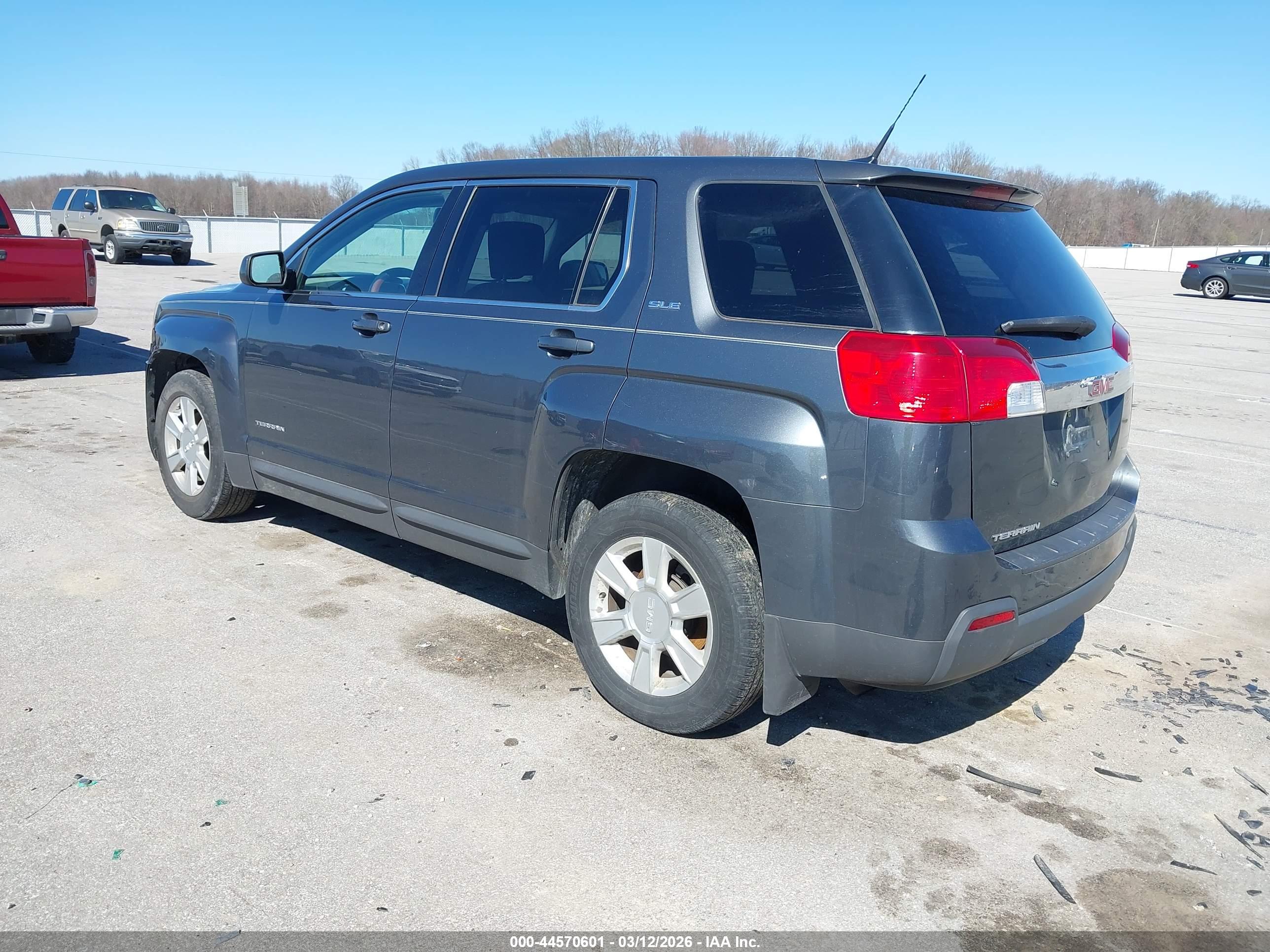 GMC TERRAIN image 3
