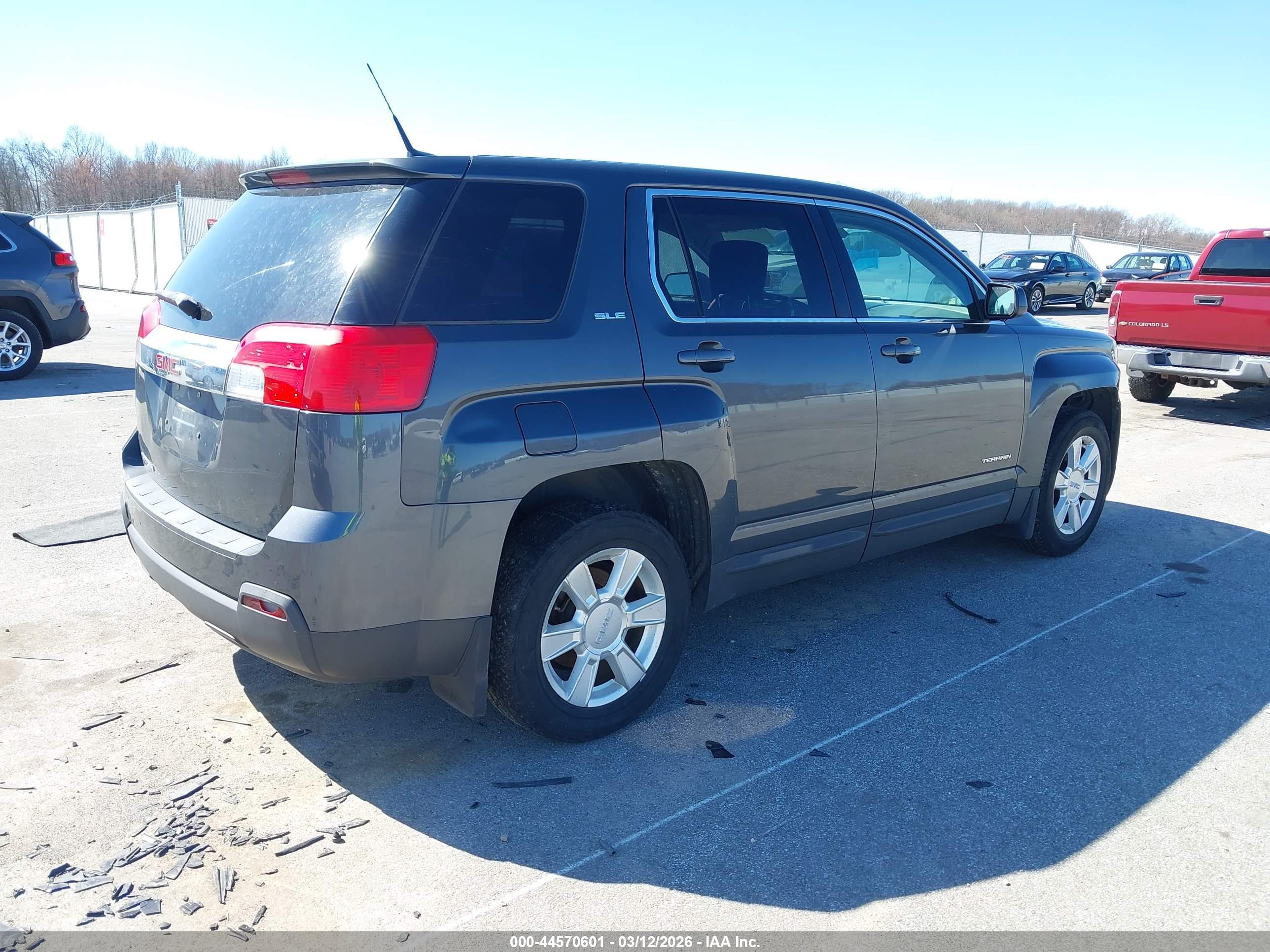 GMC TERRAIN image 4