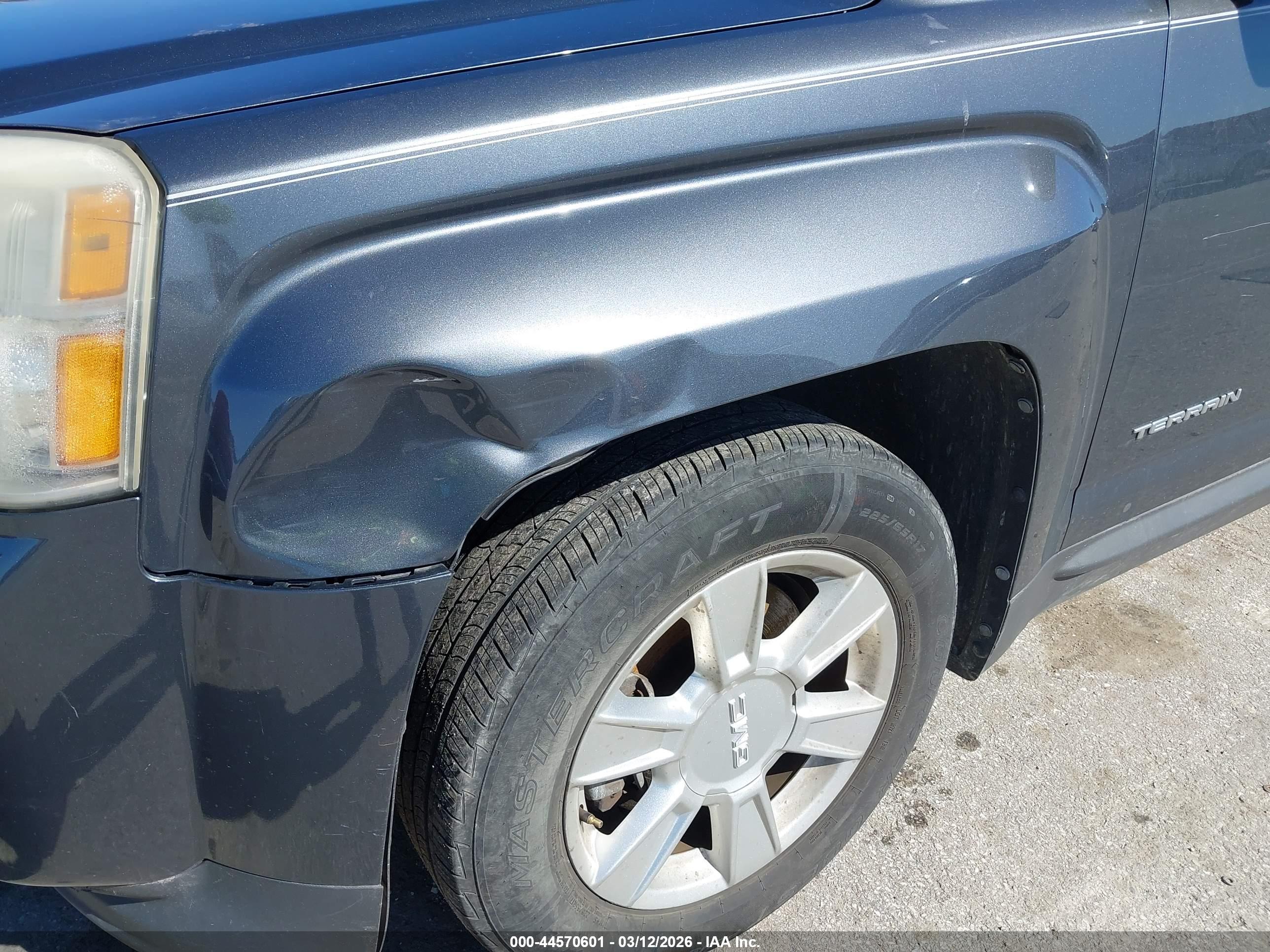 GMC TERRAIN image 6