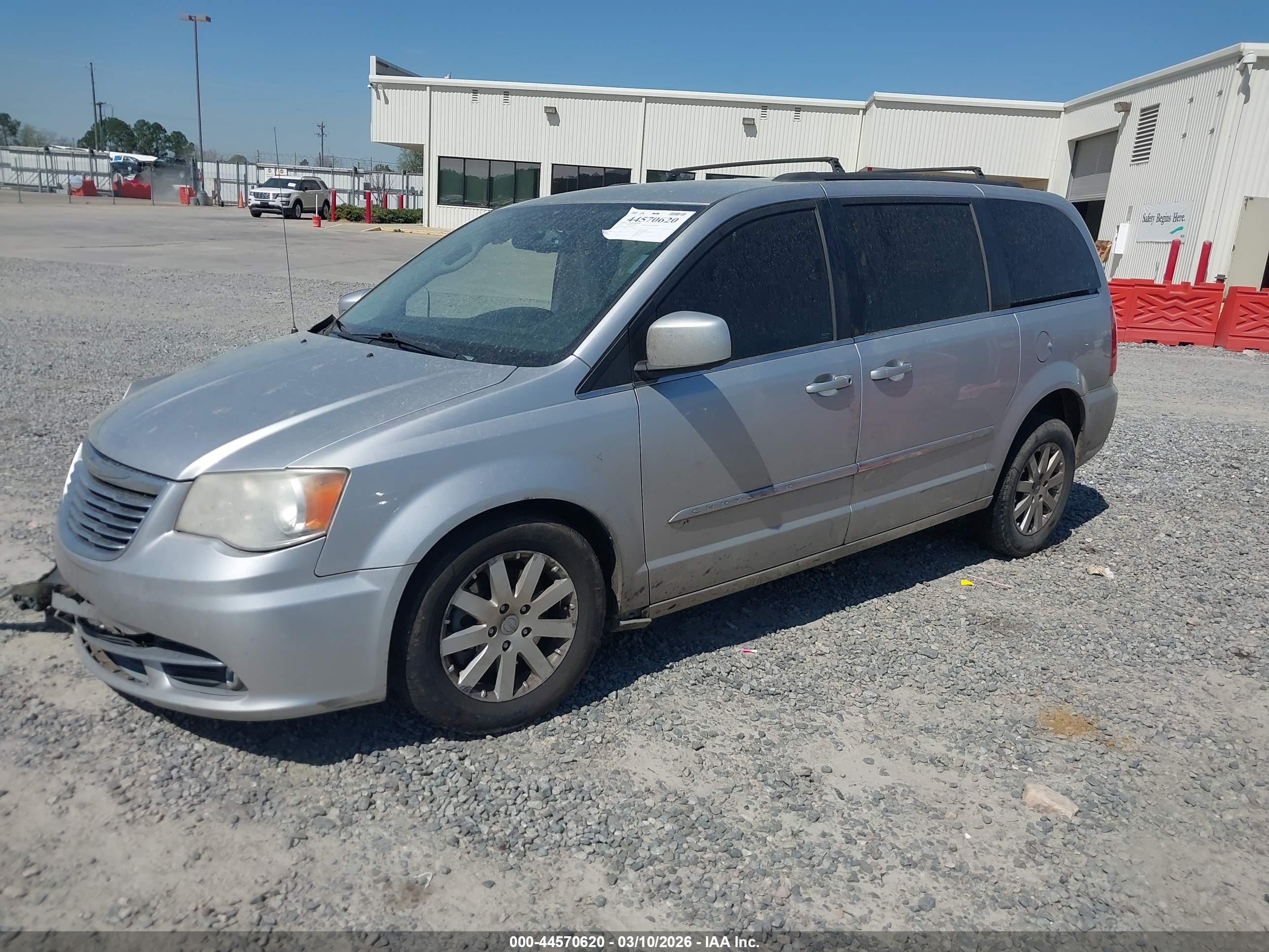 CHRYSLER TOWN image 2