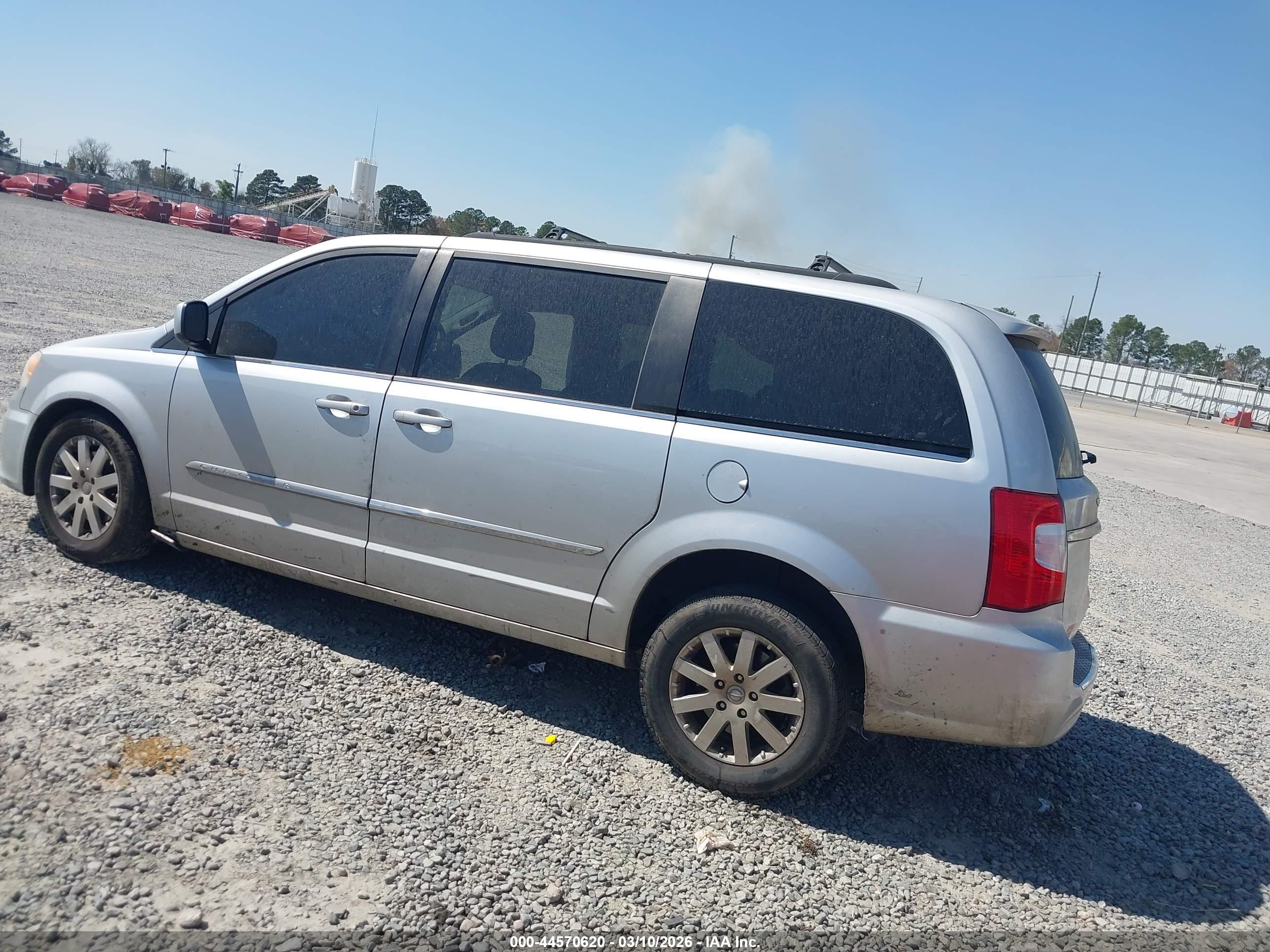 CHRYSLER TOWN image 3