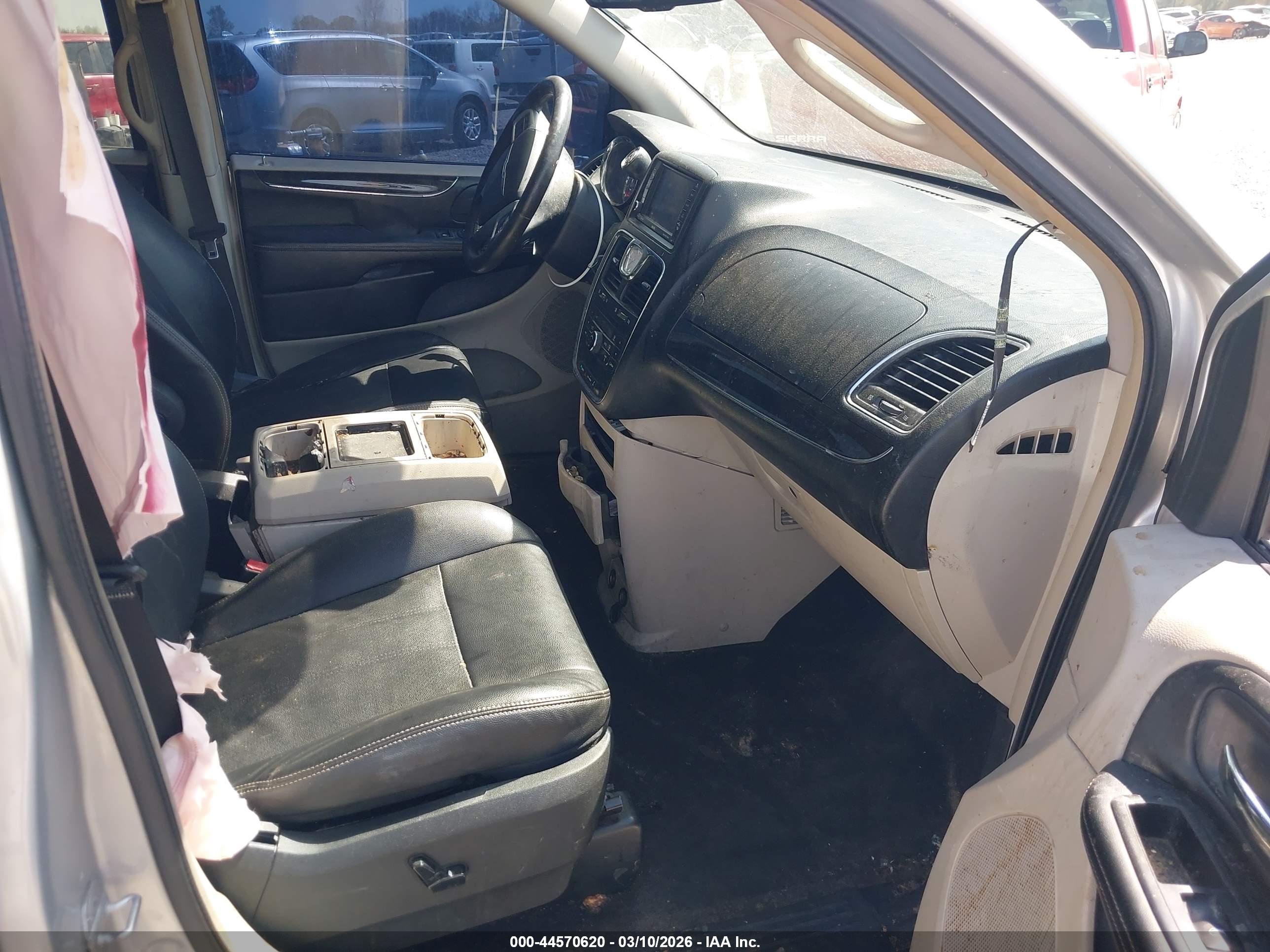 CHRYSLER TOWN image 5