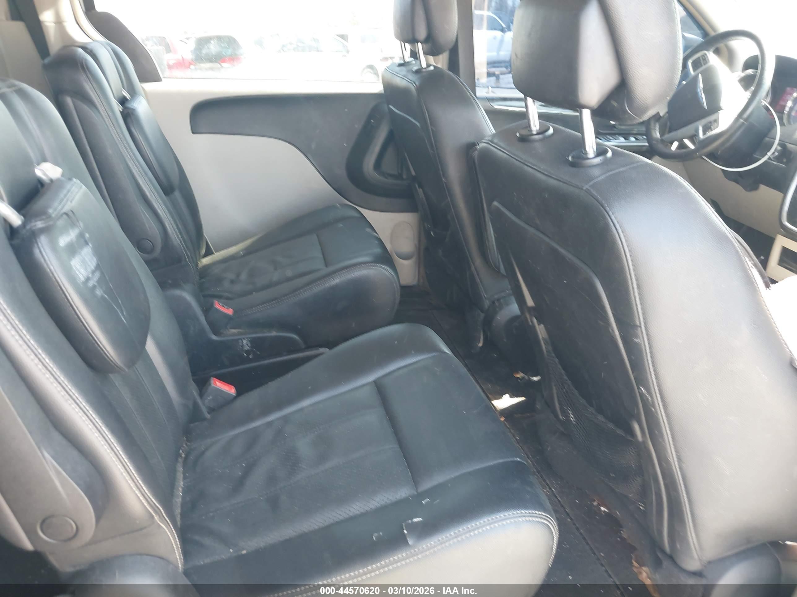 CHRYSLER TOWN image 8