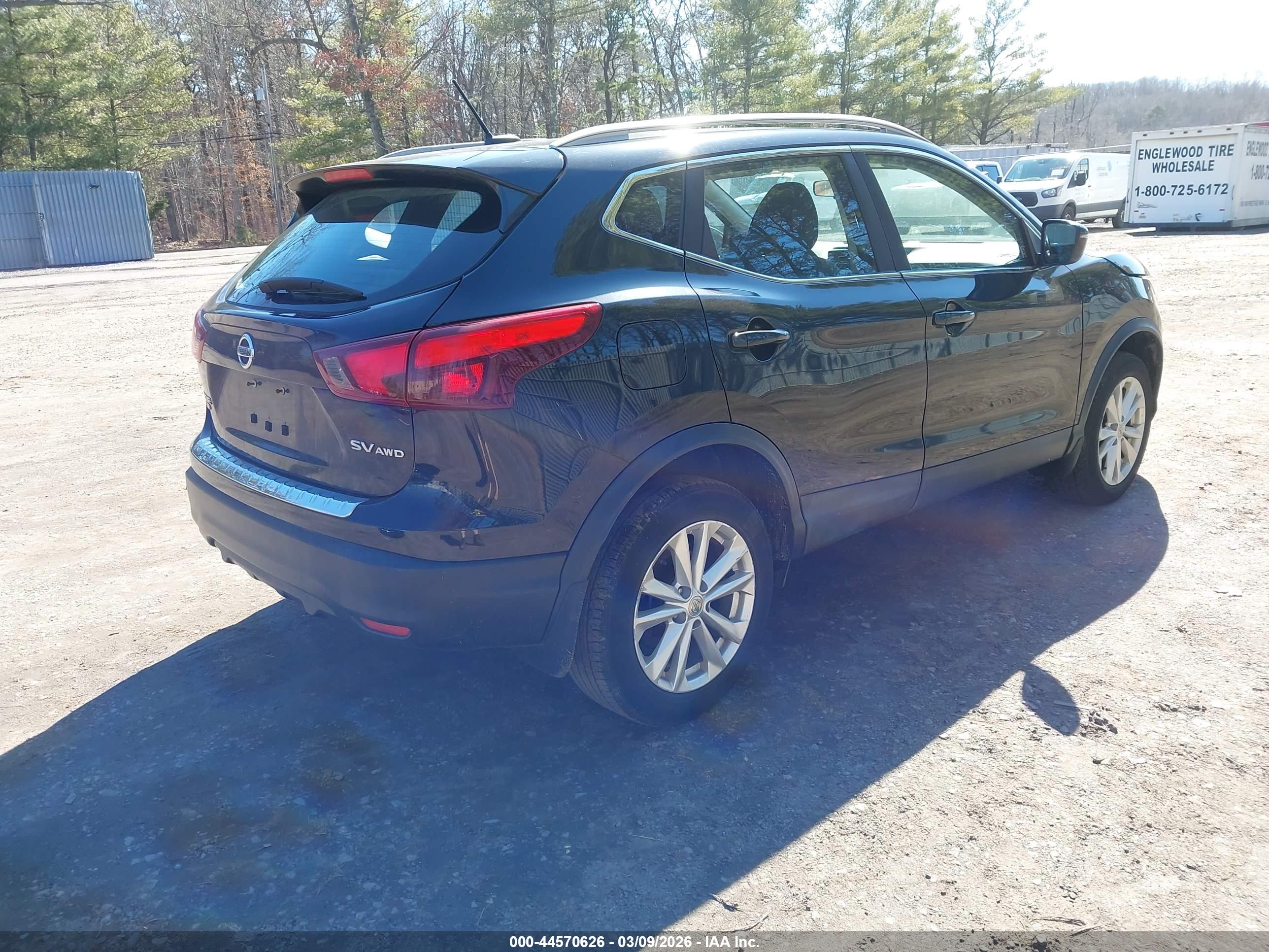 NISSAN ROGUE image 4