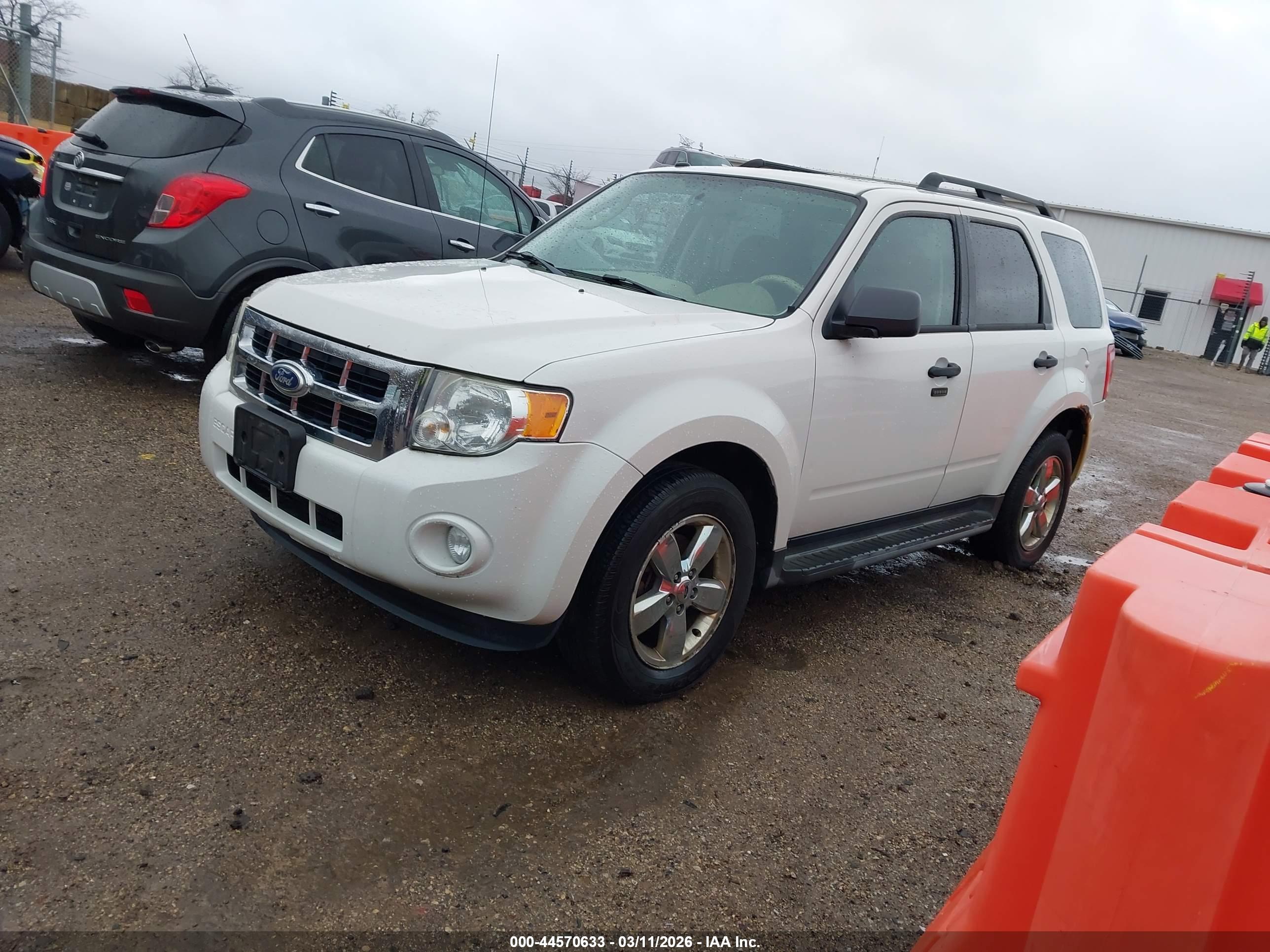 FORD ESCAPE image 2