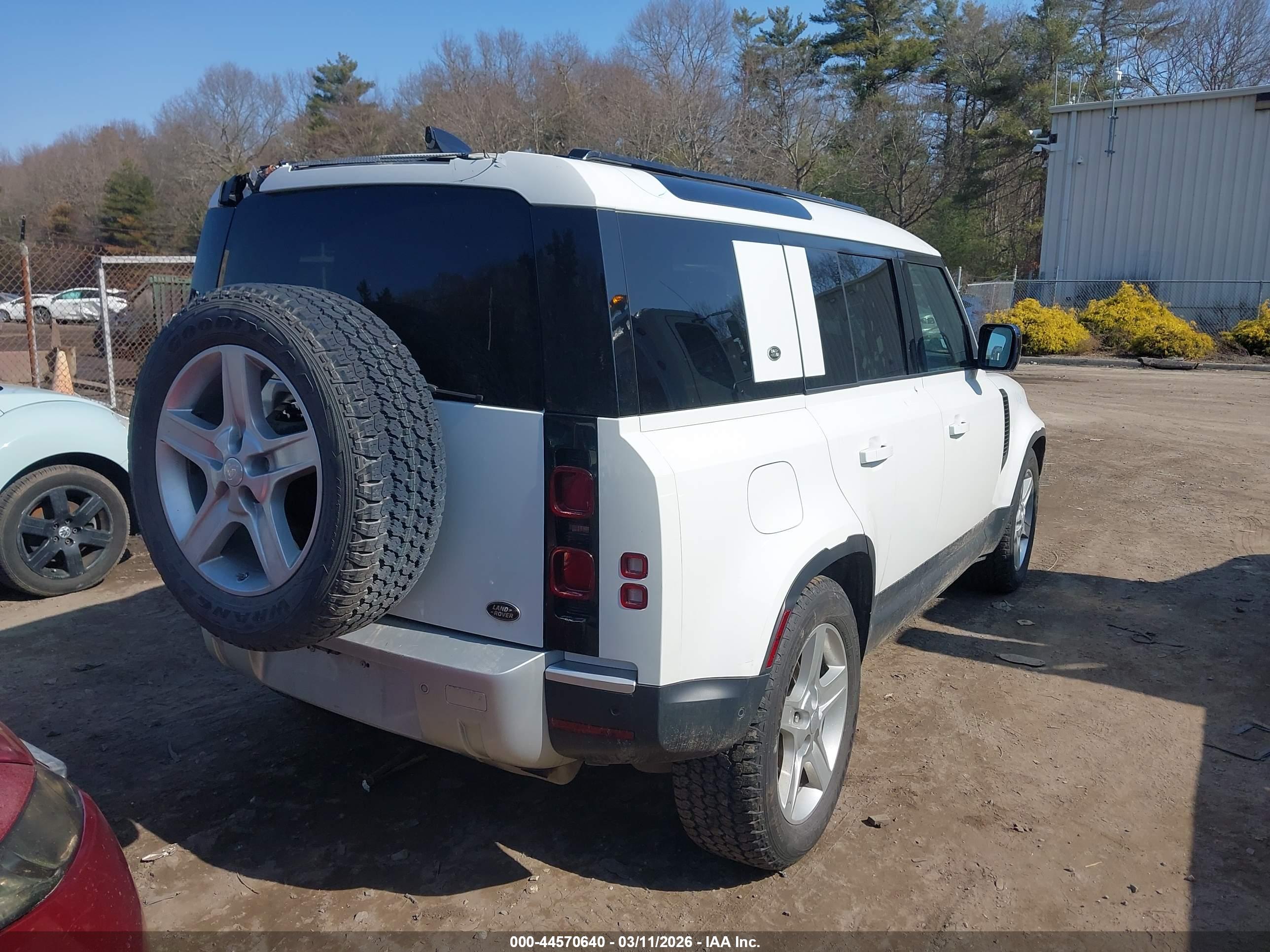 LAND ROVER image 4