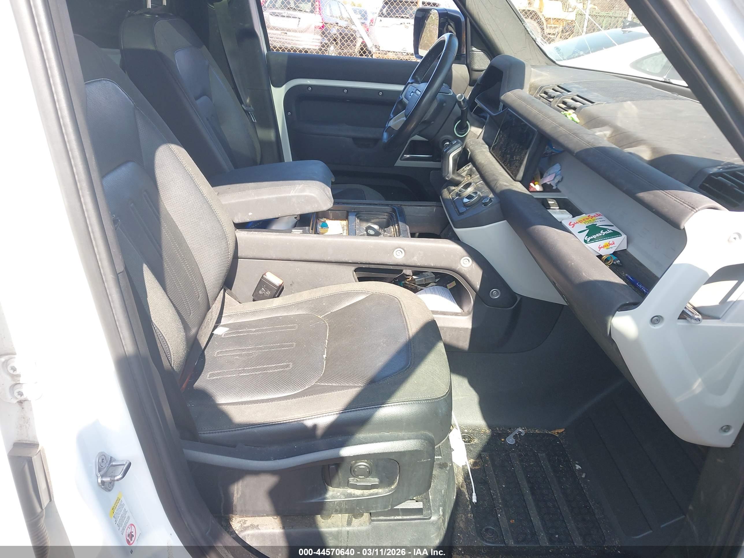 LAND ROVER image 5