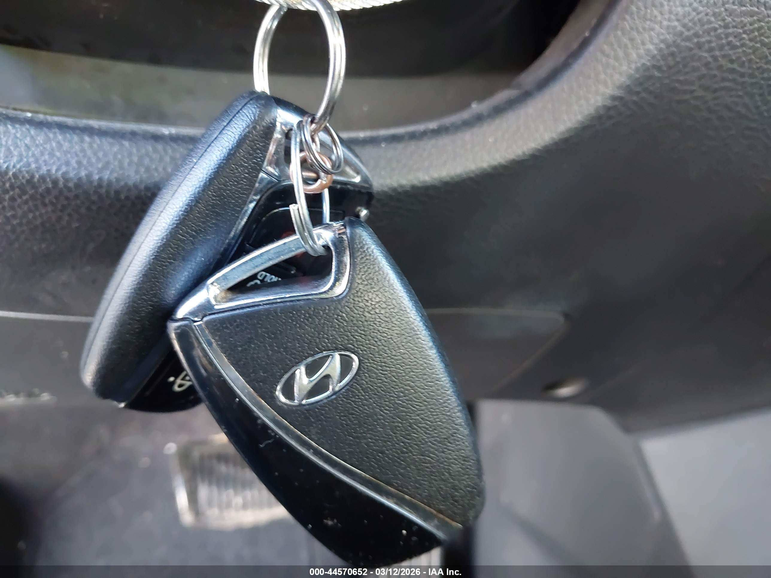 HYUNDAI SANTA image 11