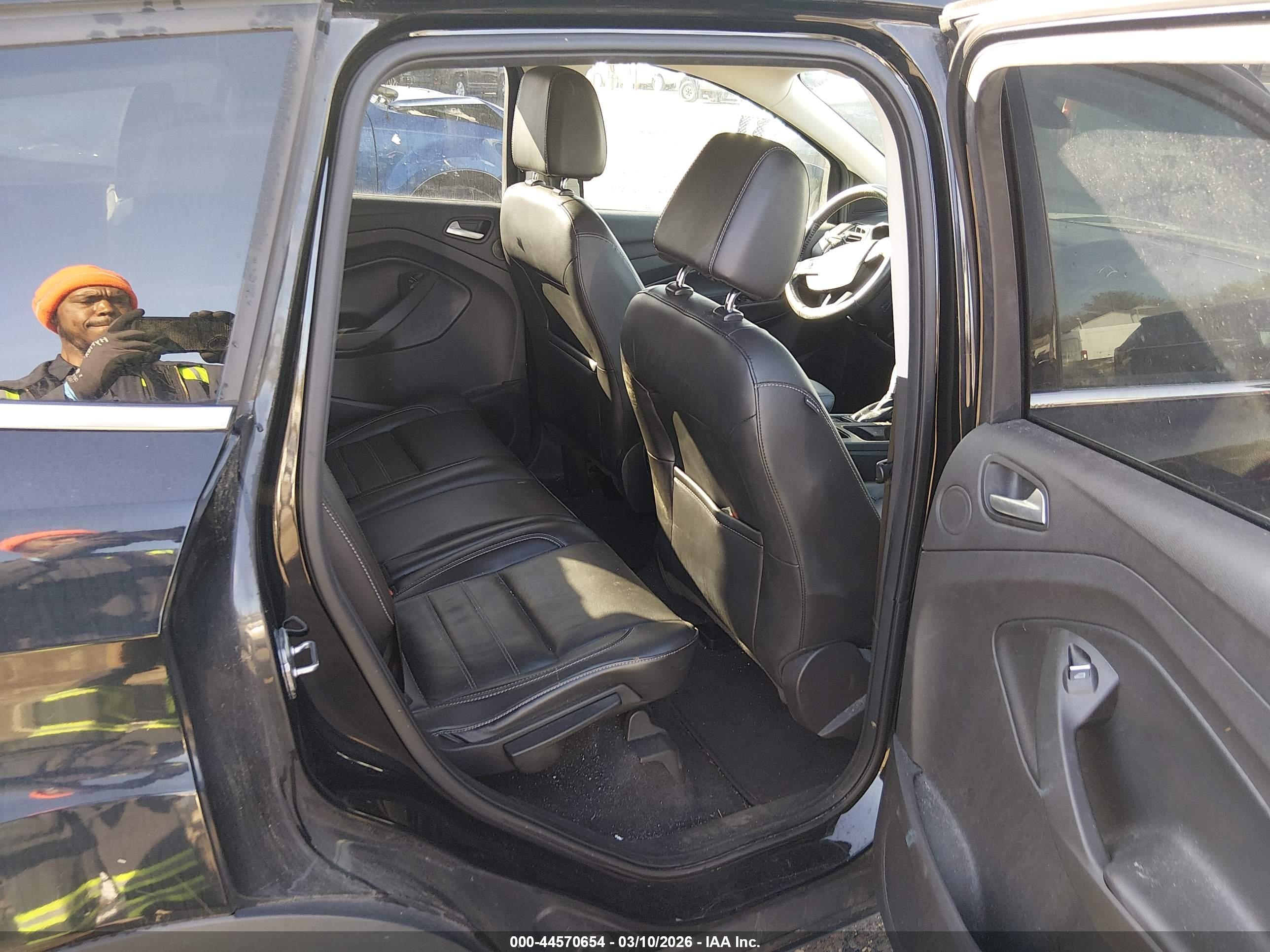 FORD ESCAPE image 8