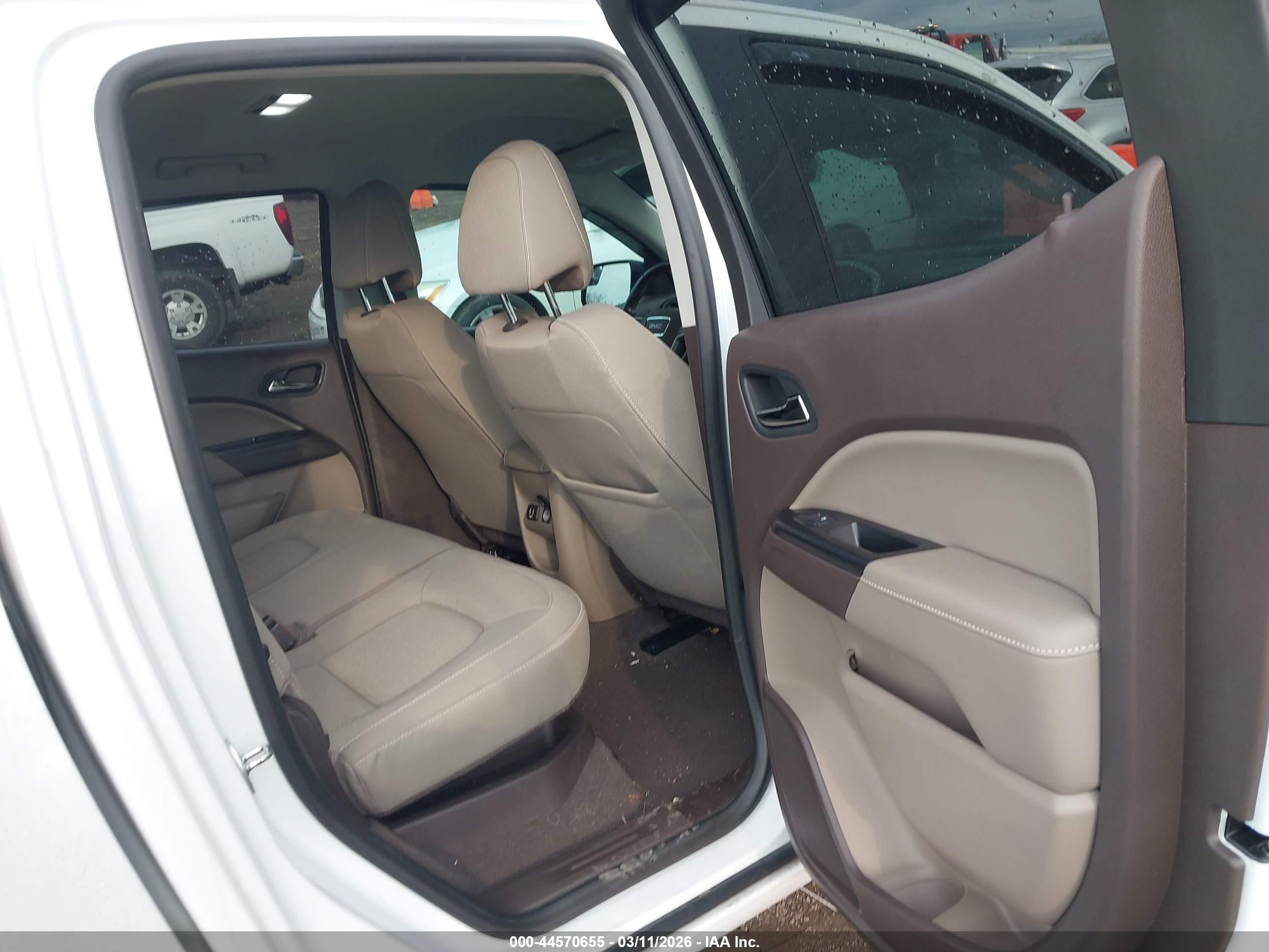 GMC CANYON image 8