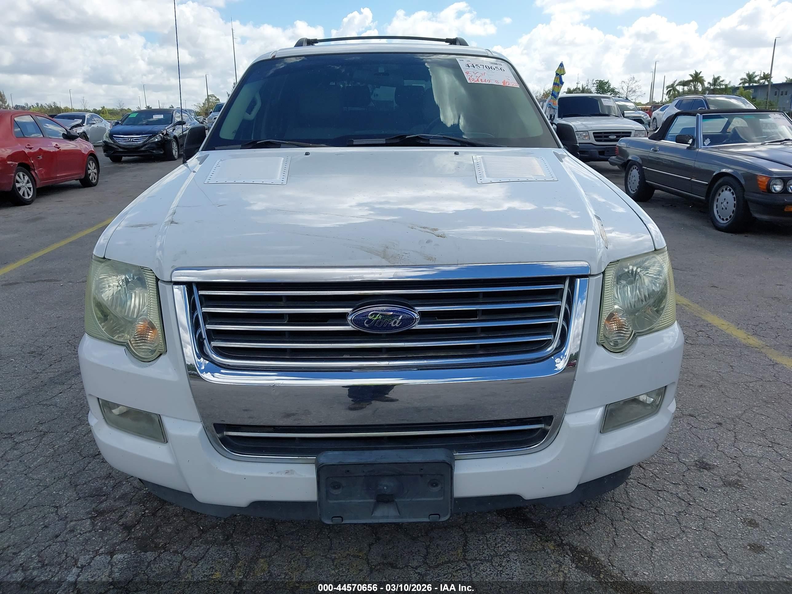 FORD EXPLORER image 6