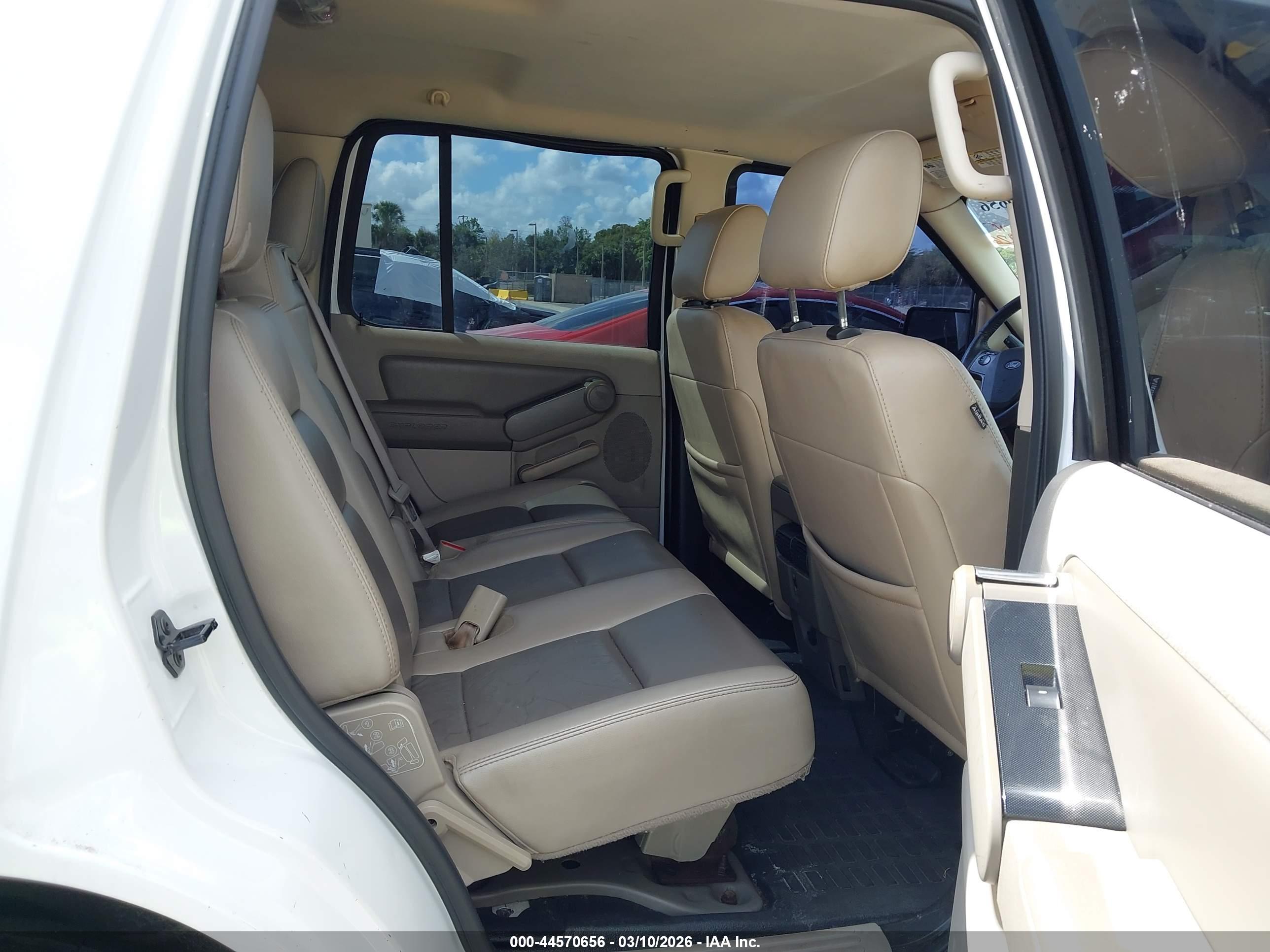 FORD EXPLORER image 8