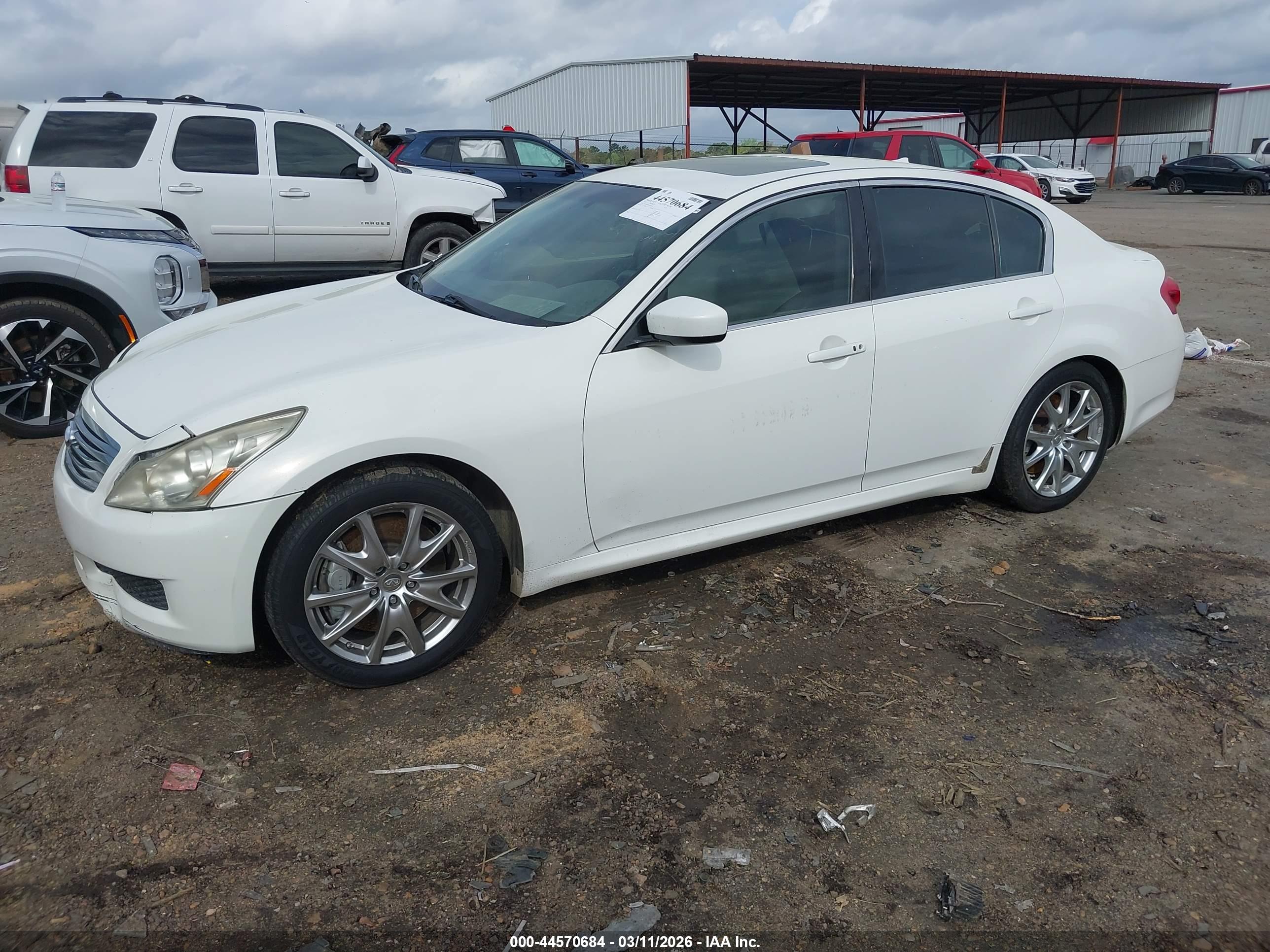 INFINITI G37 image 2