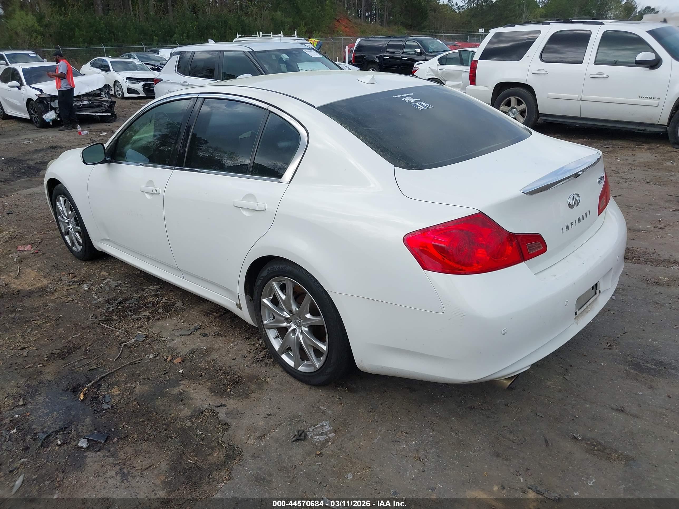 INFINITI G37 image 3
