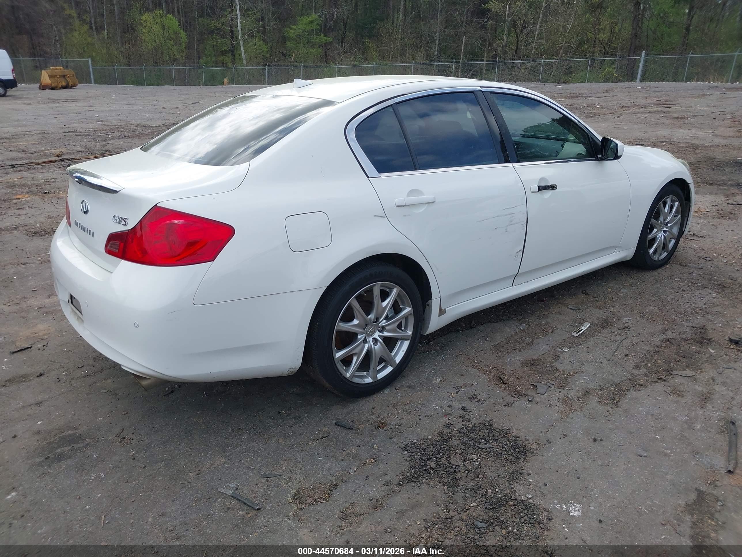 INFINITI G37 image 4