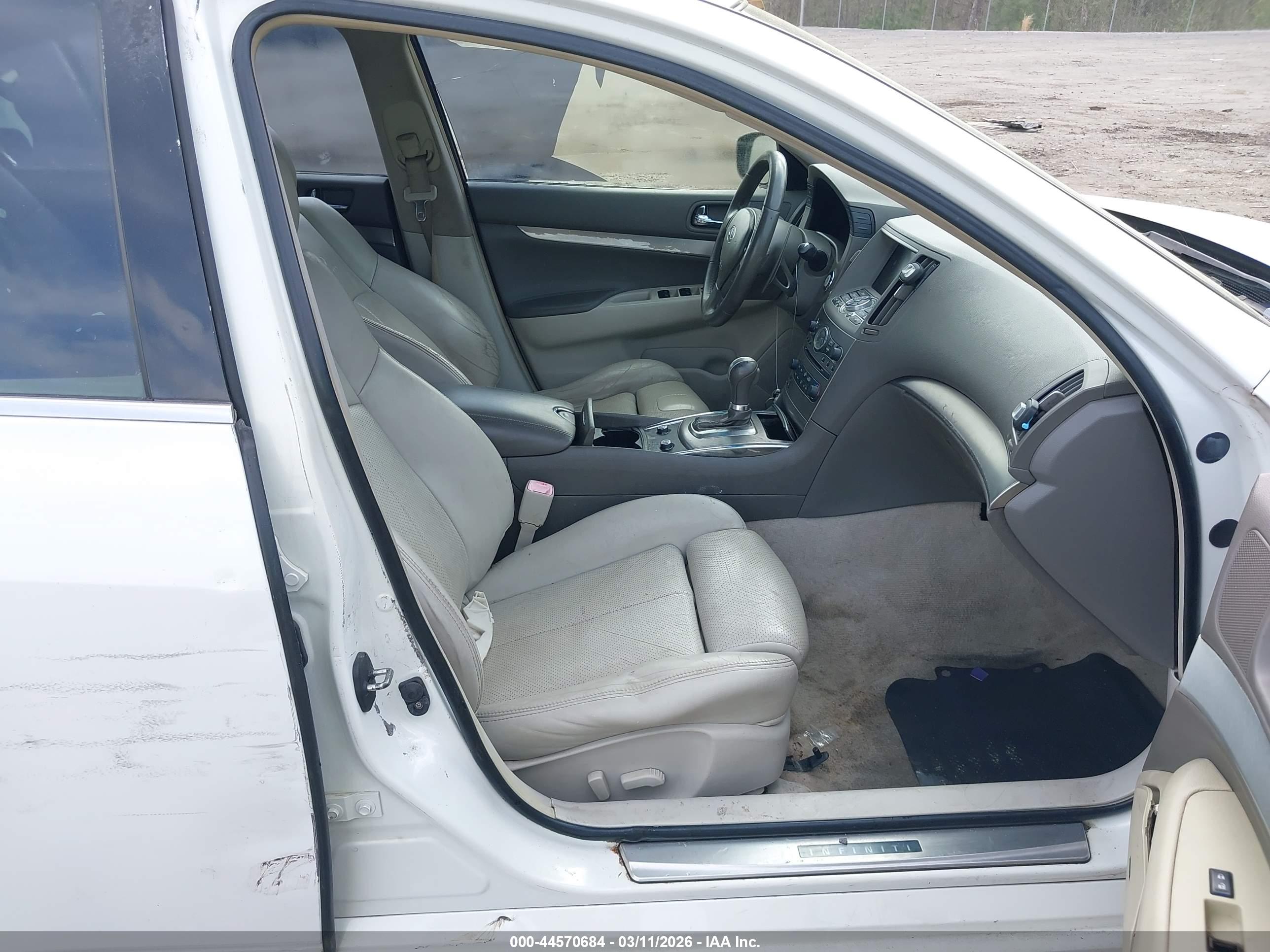 INFINITI G37 image 5