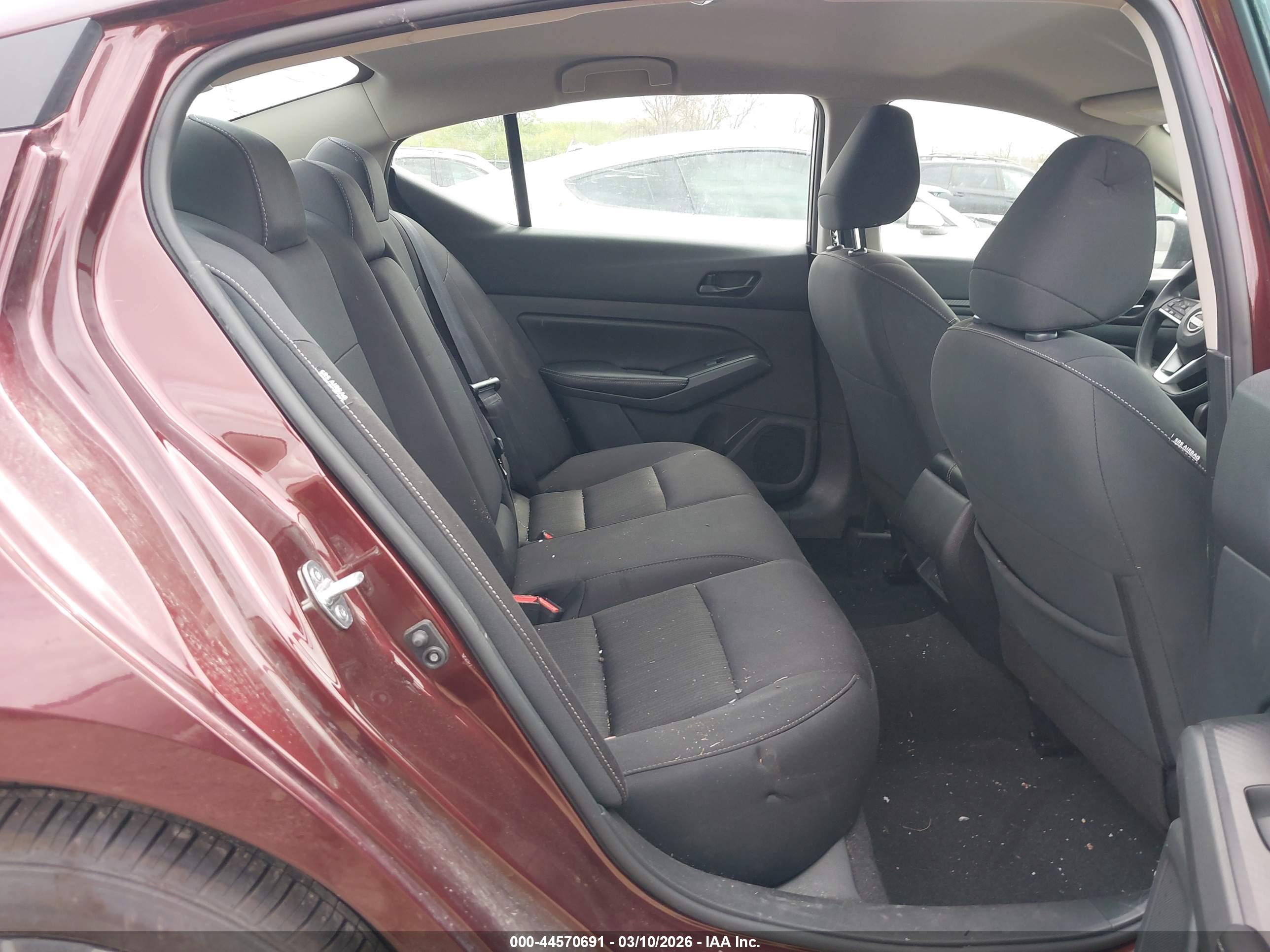 NISSAN ALTIMA image 8