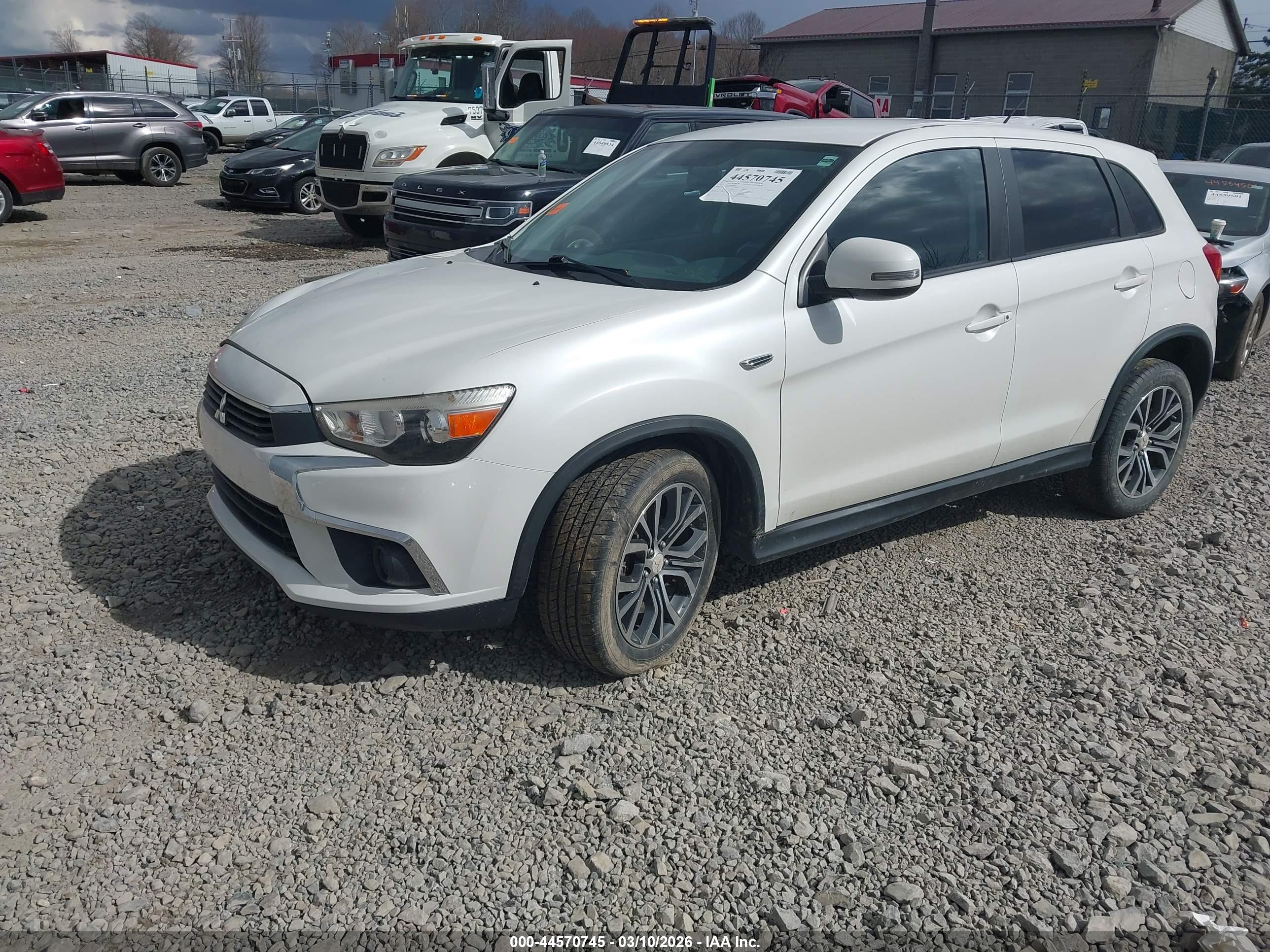 MITSUBISHI OUTLANDER image 2