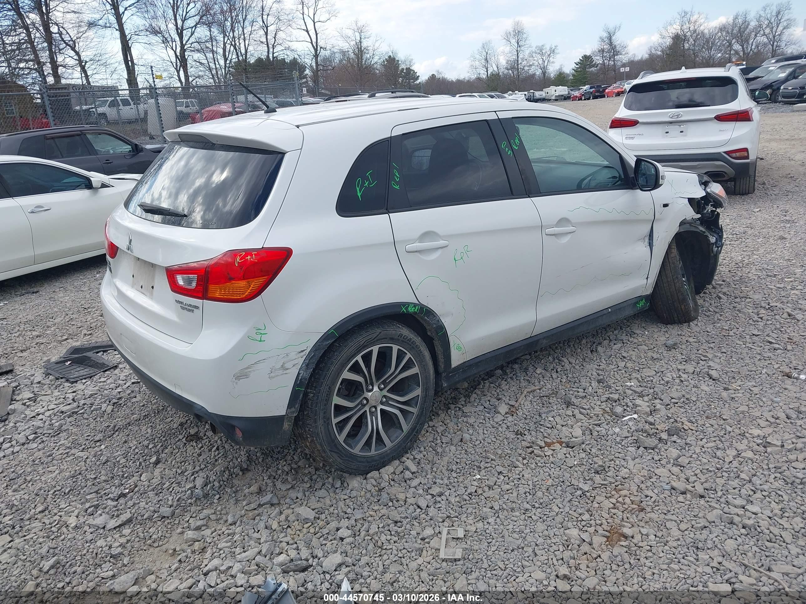 MITSUBISHI OUTLANDER image 4