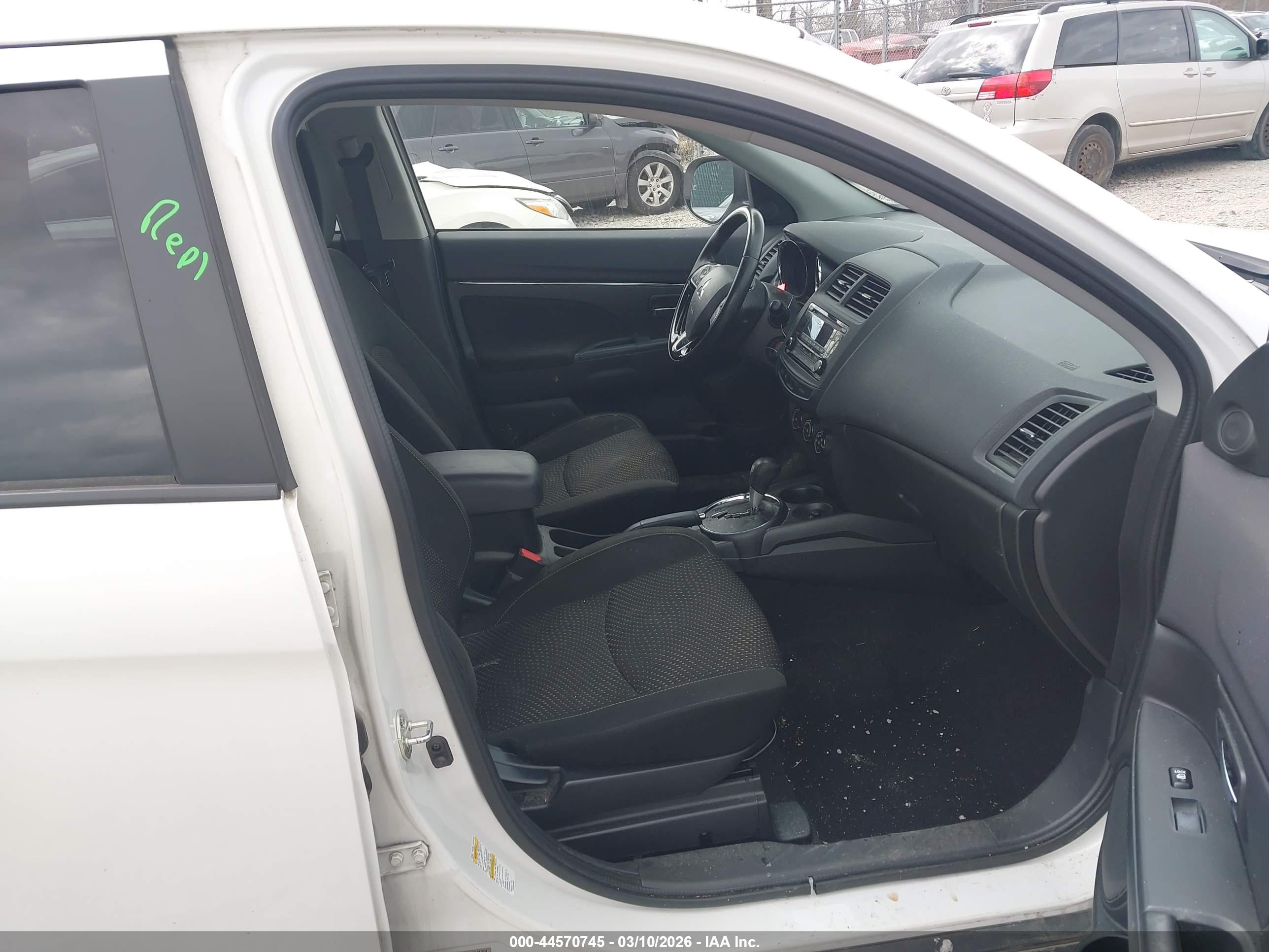 MITSUBISHI OUTLANDER image 5
