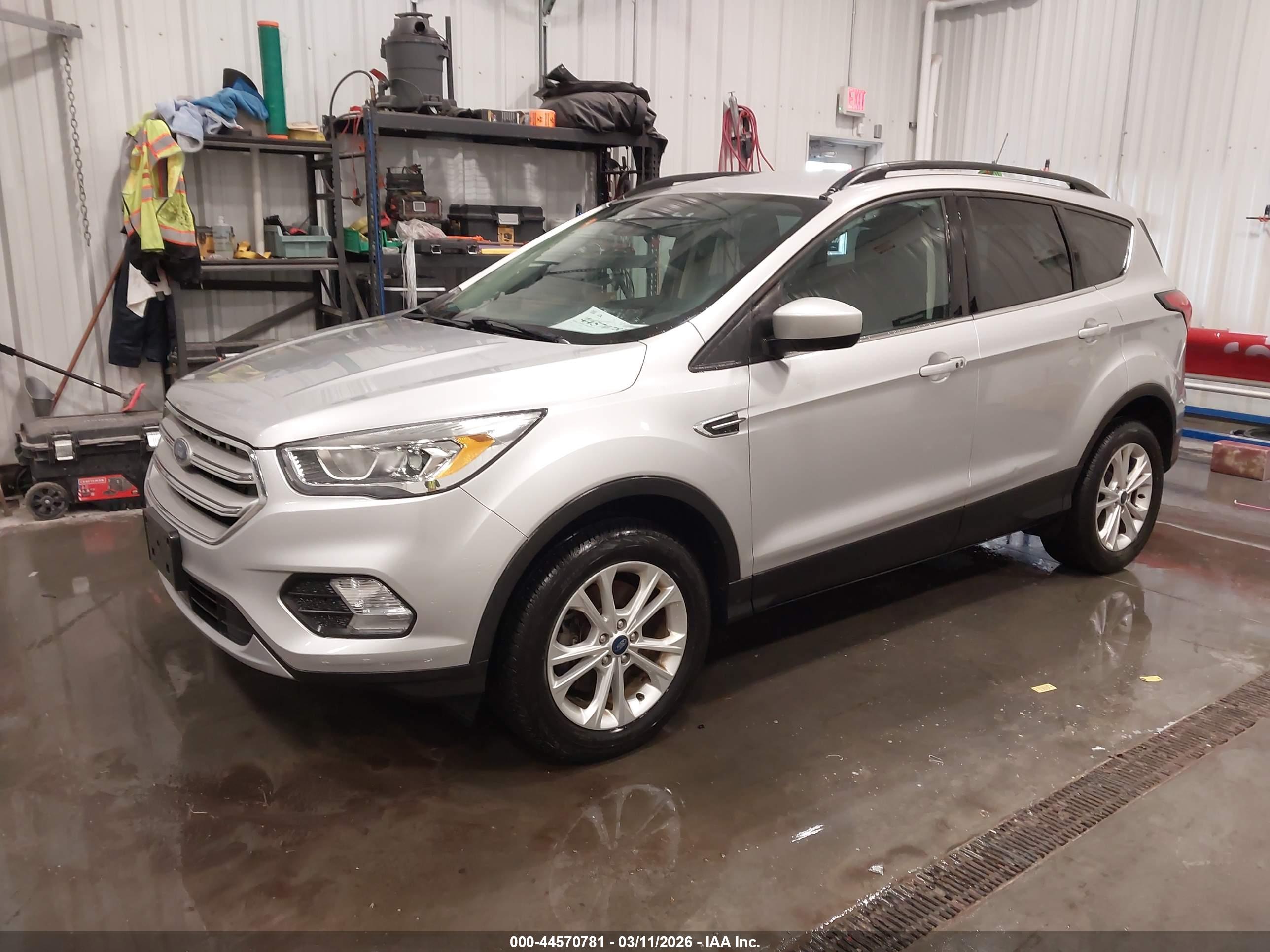 FORD ESCAPE image 2
