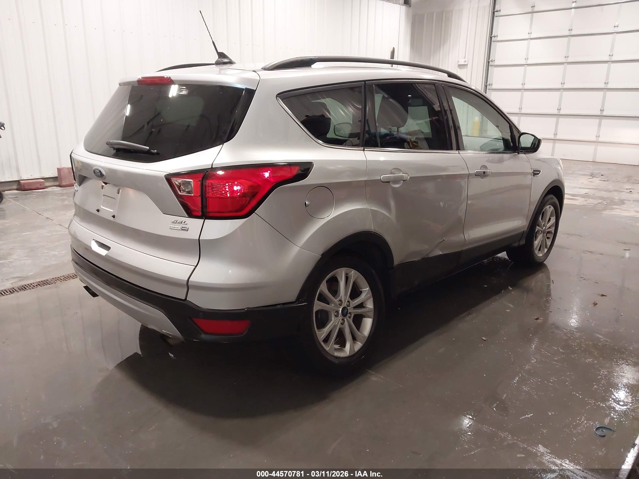 FORD ESCAPE image 4