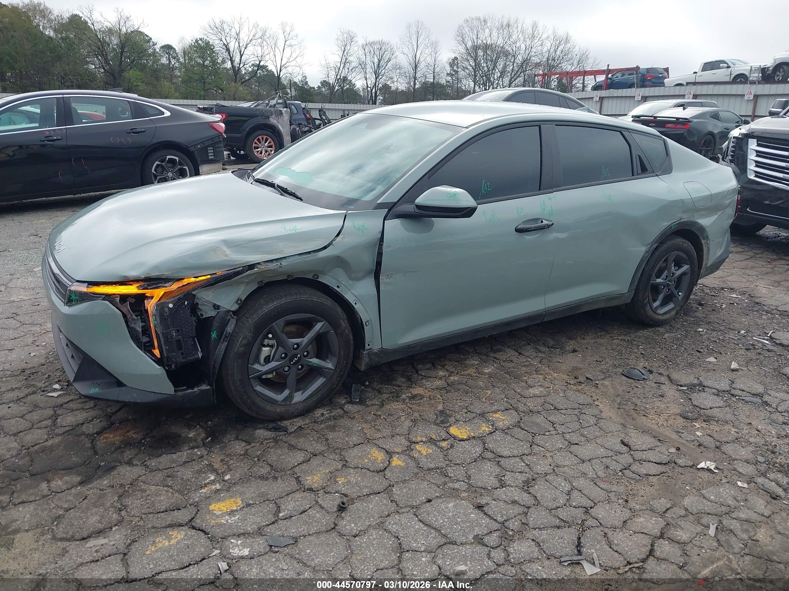 KIA K4 image 2