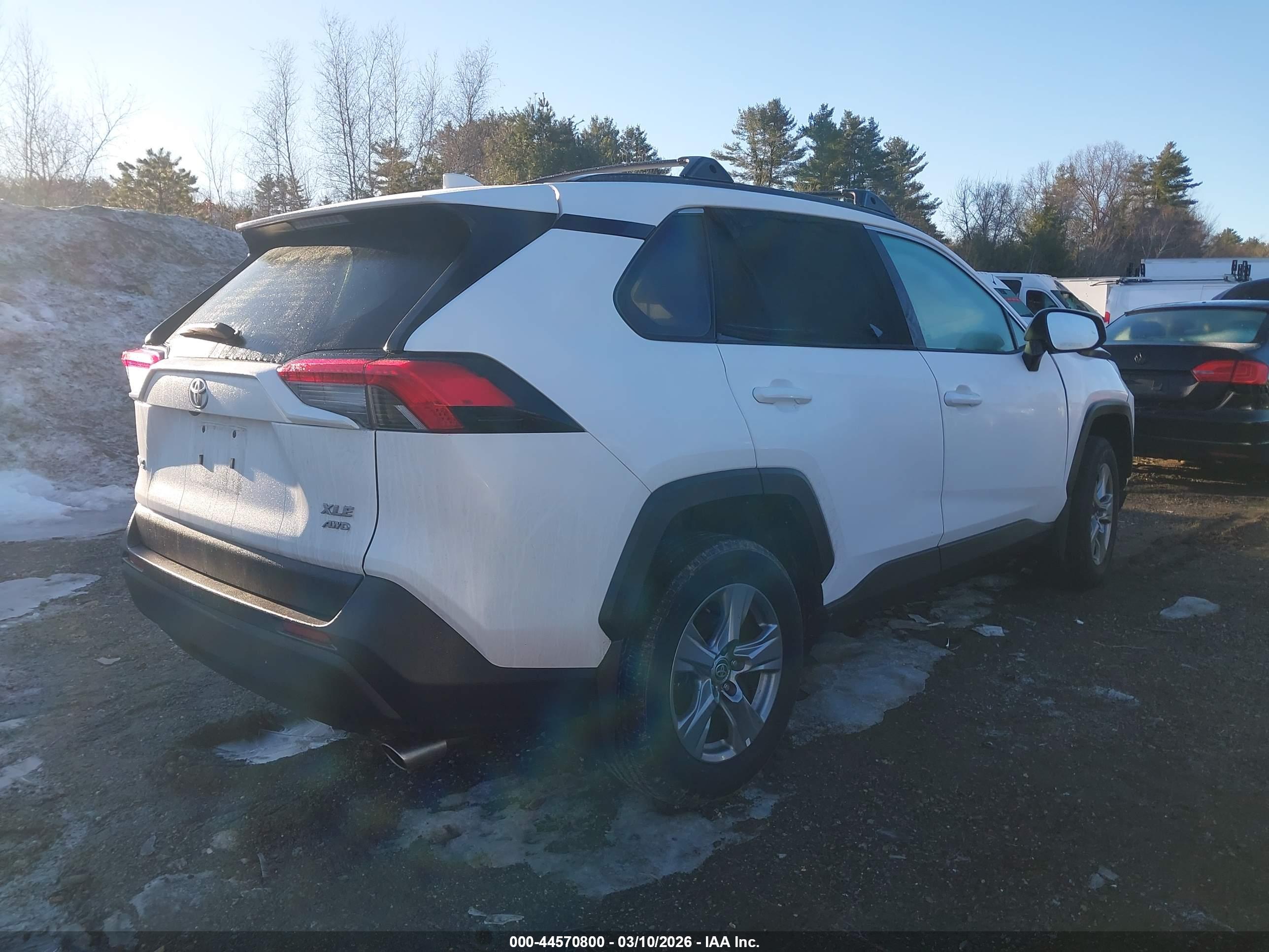 TOYOTA RAV4 image 4