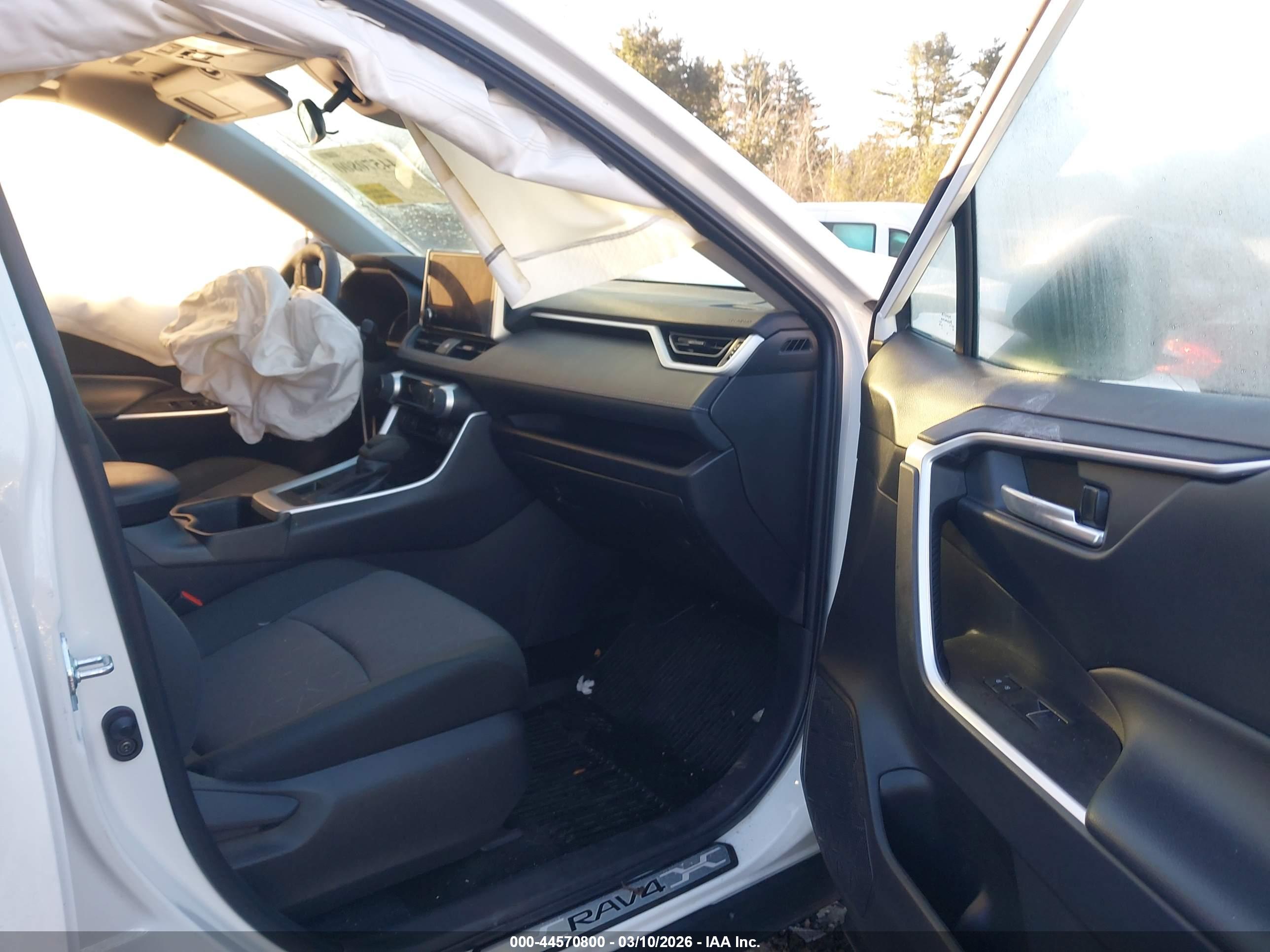 TOYOTA RAV4 image 5