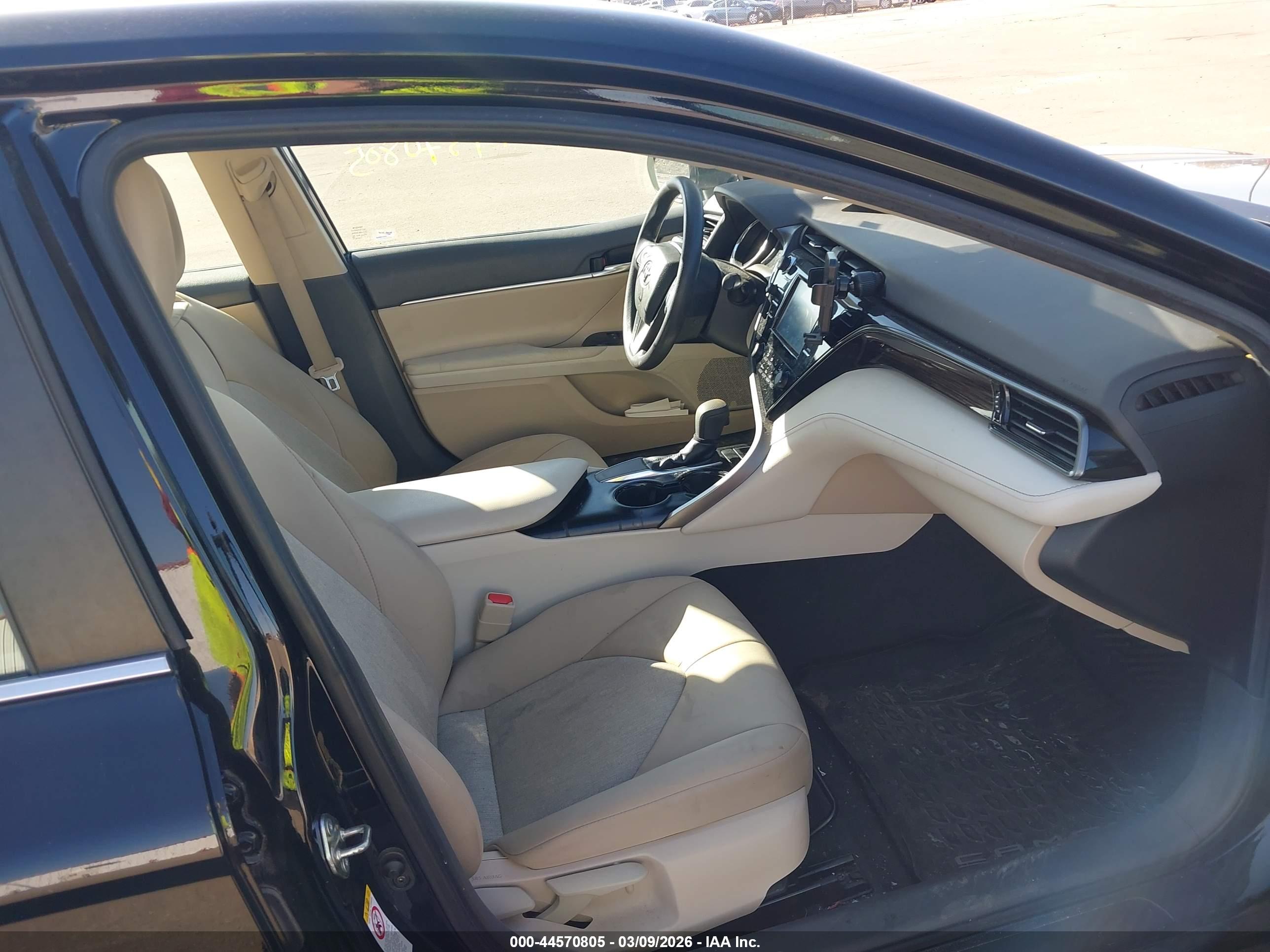 TOYOTA CAMRY image 5