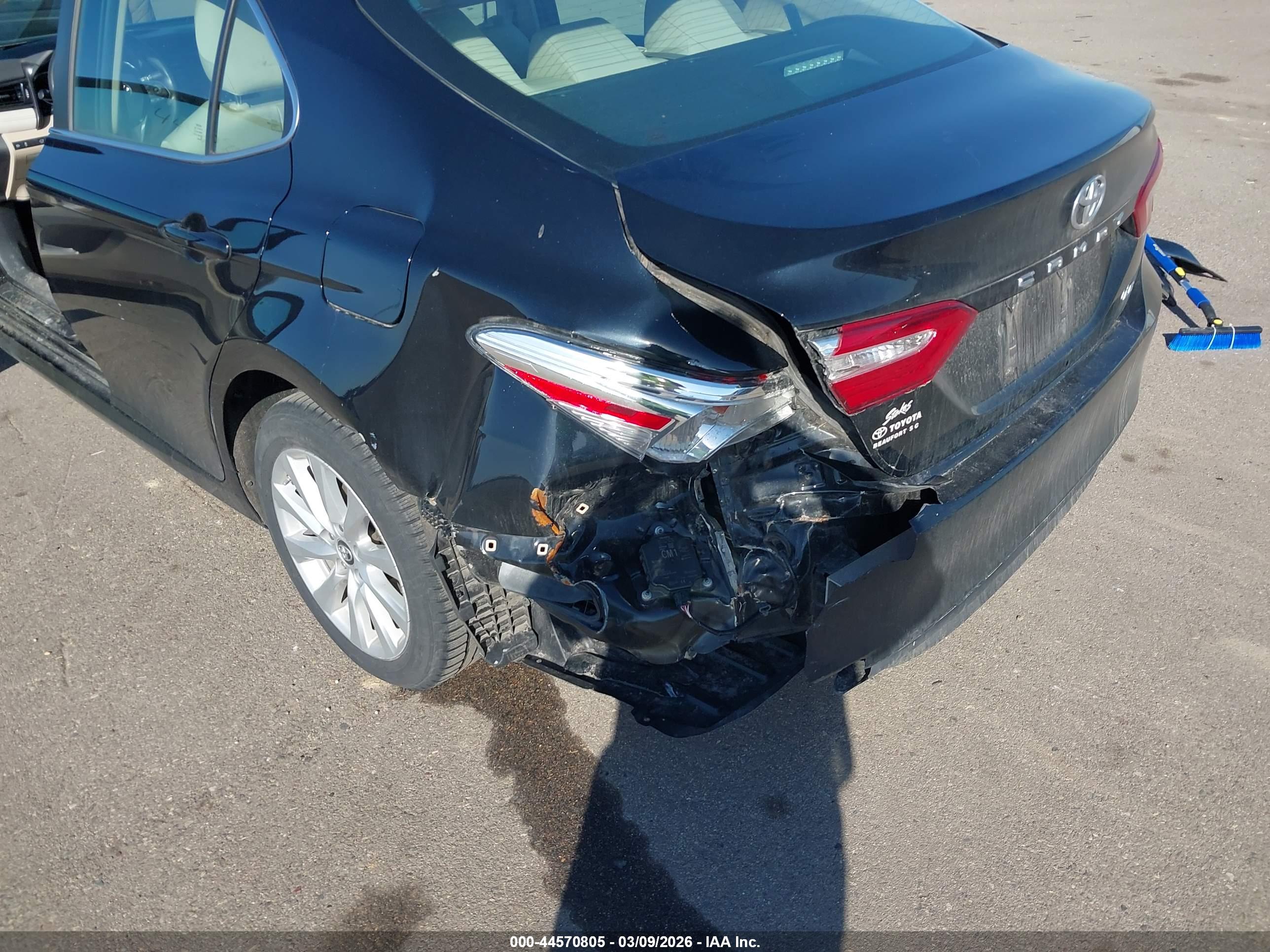 TOYOTA CAMRY image 6
