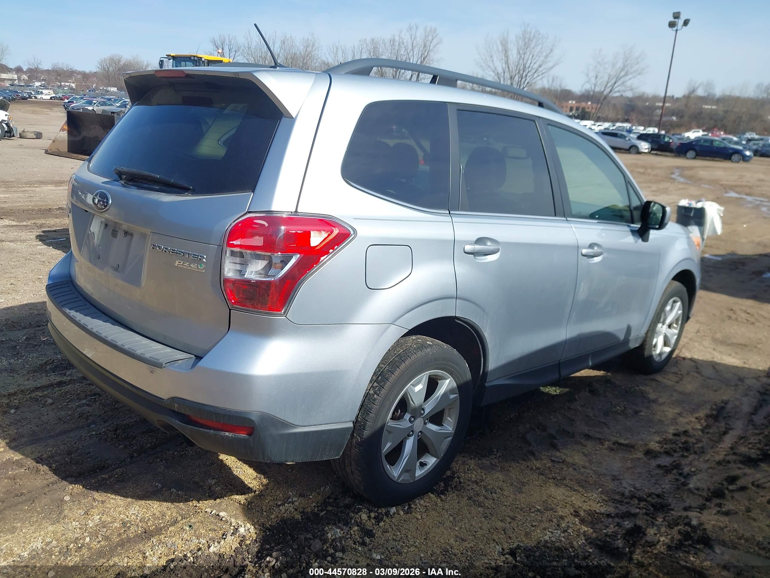 SUBARU FORESTER image 4