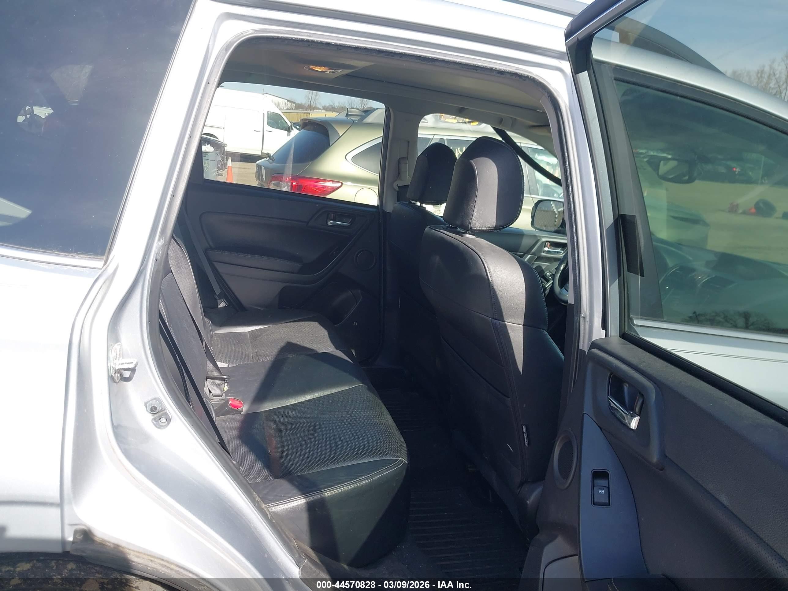 SUBARU FORESTER image 8