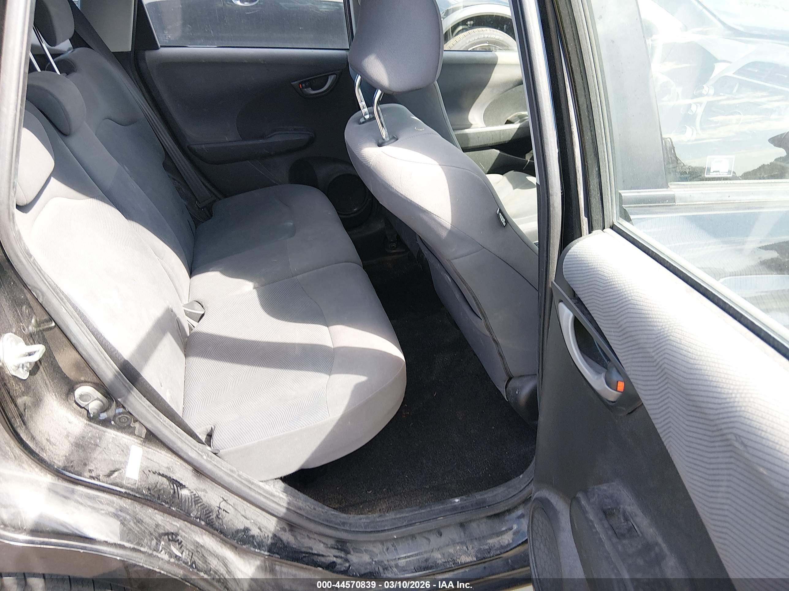 HONDA FIT image 8