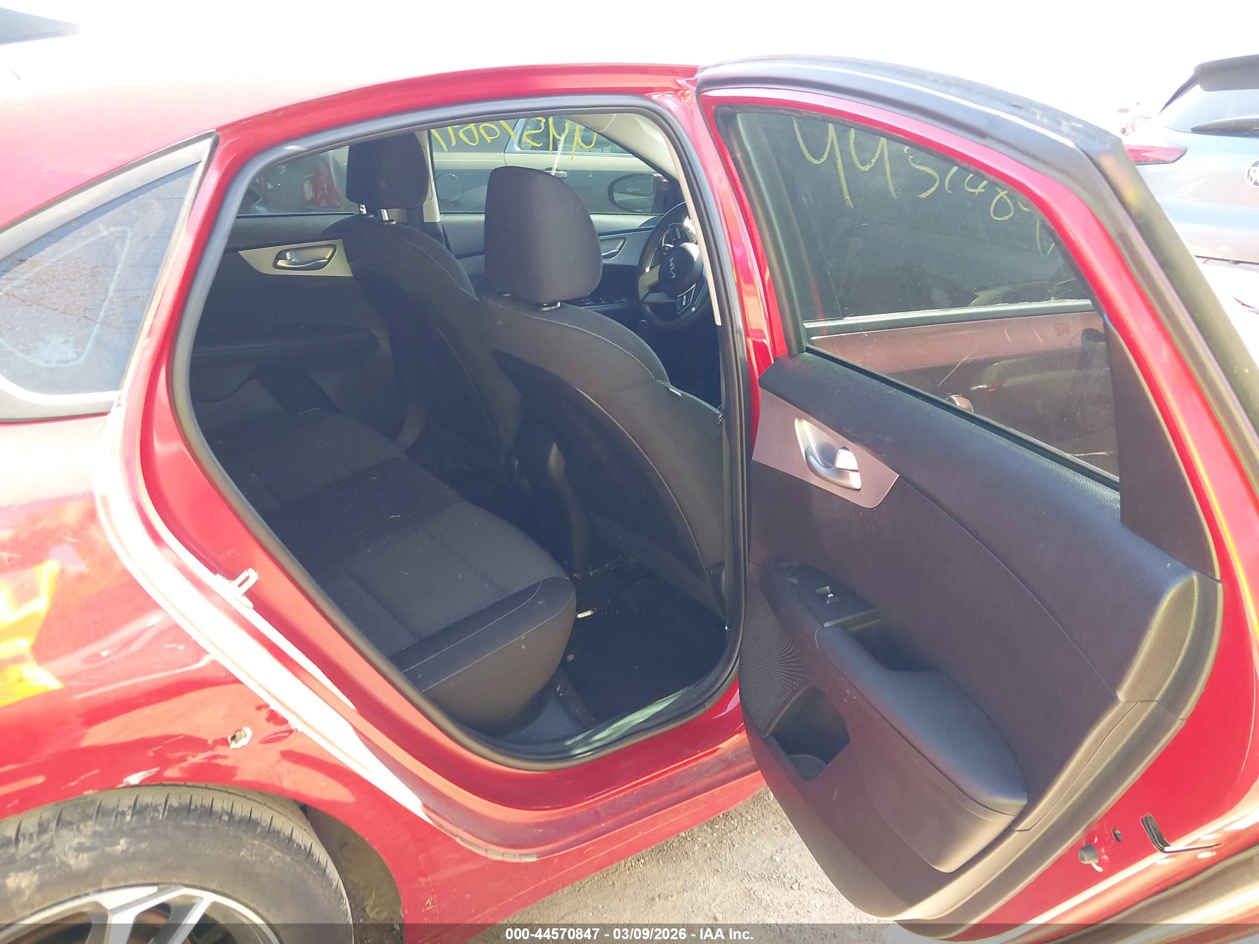 KIA FORTE image 8