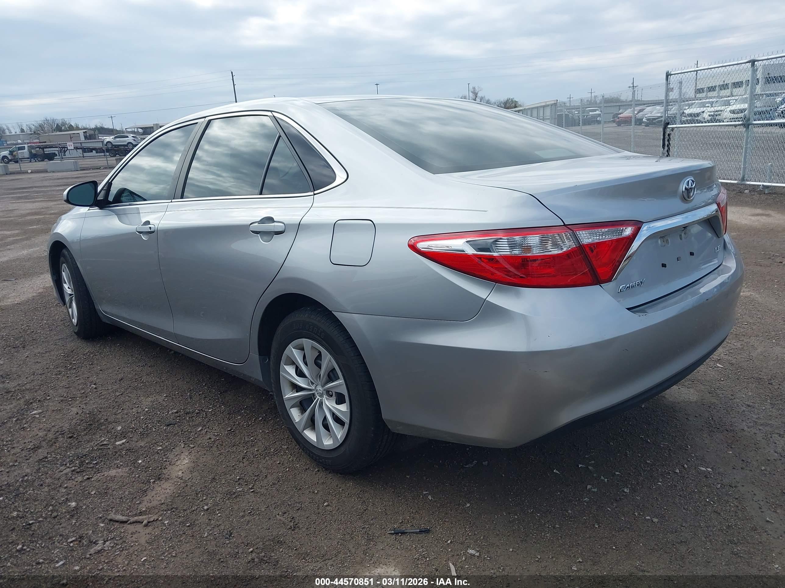 TOYOTA CAMRY image 3