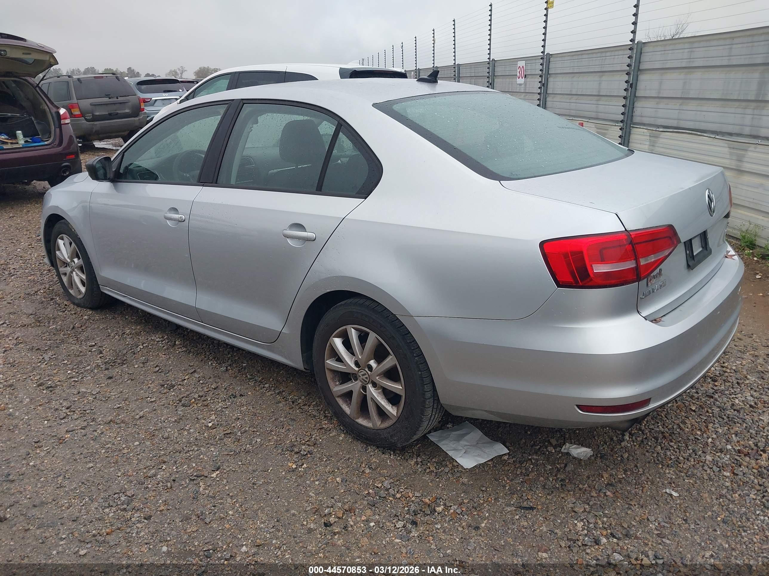 VOLKSWAGEN JETTA image 3
