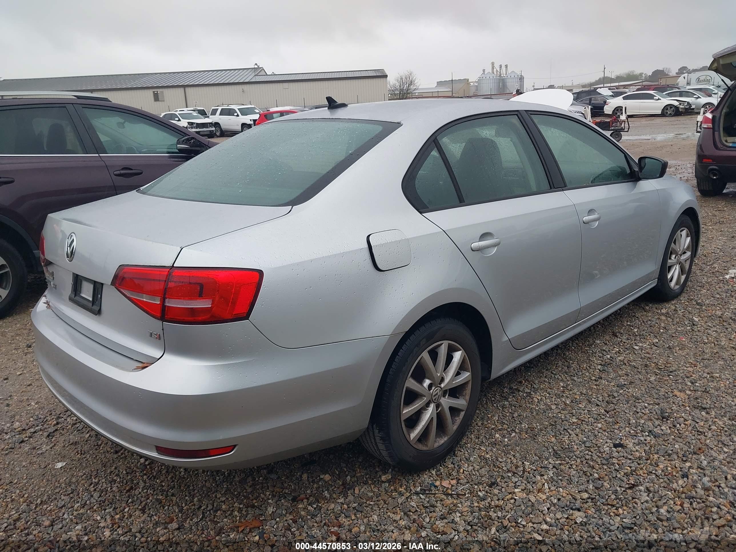 VOLKSWAGEN JETTA image 4