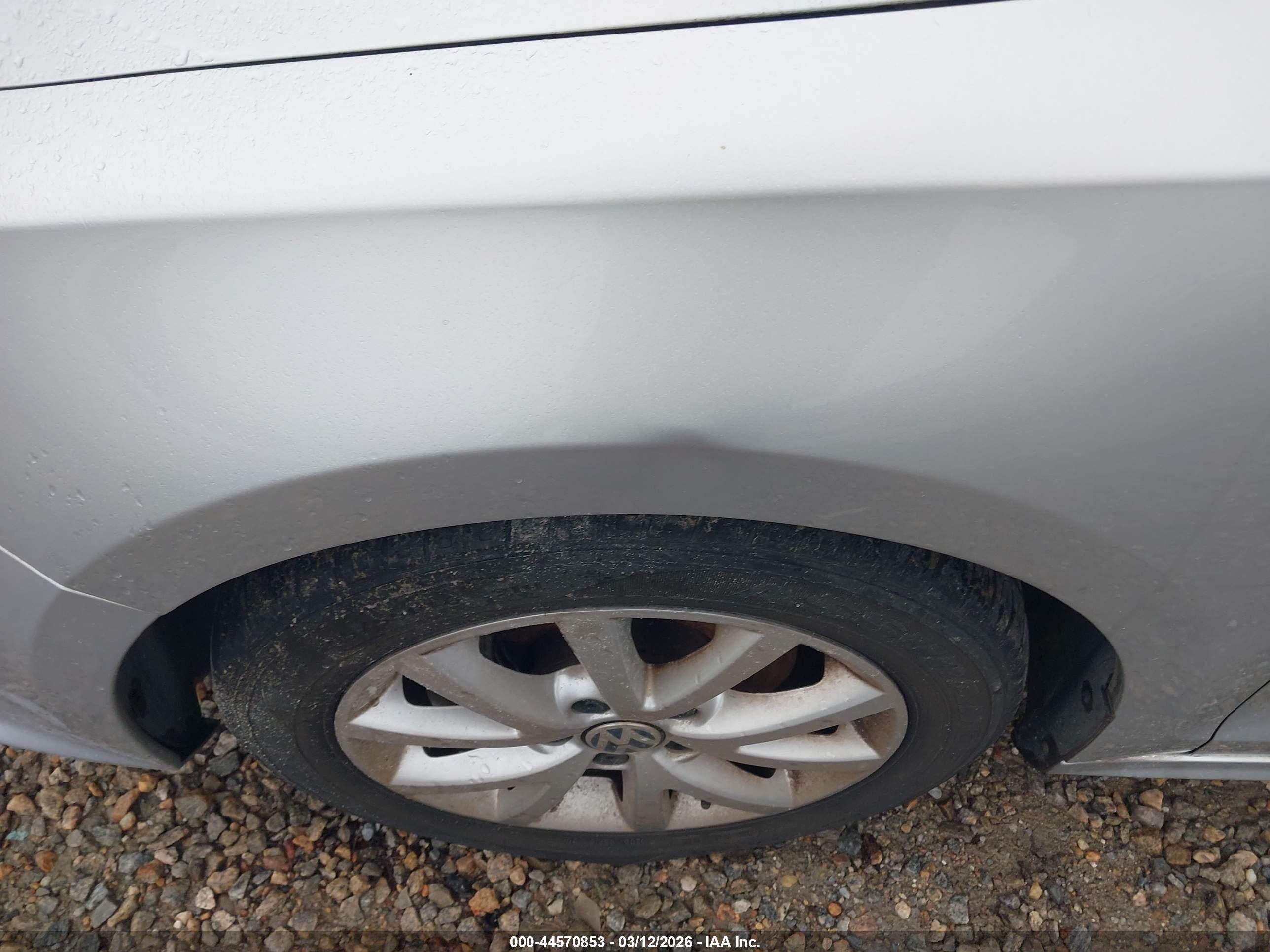 VOLKSWAGEN JETTA image 6