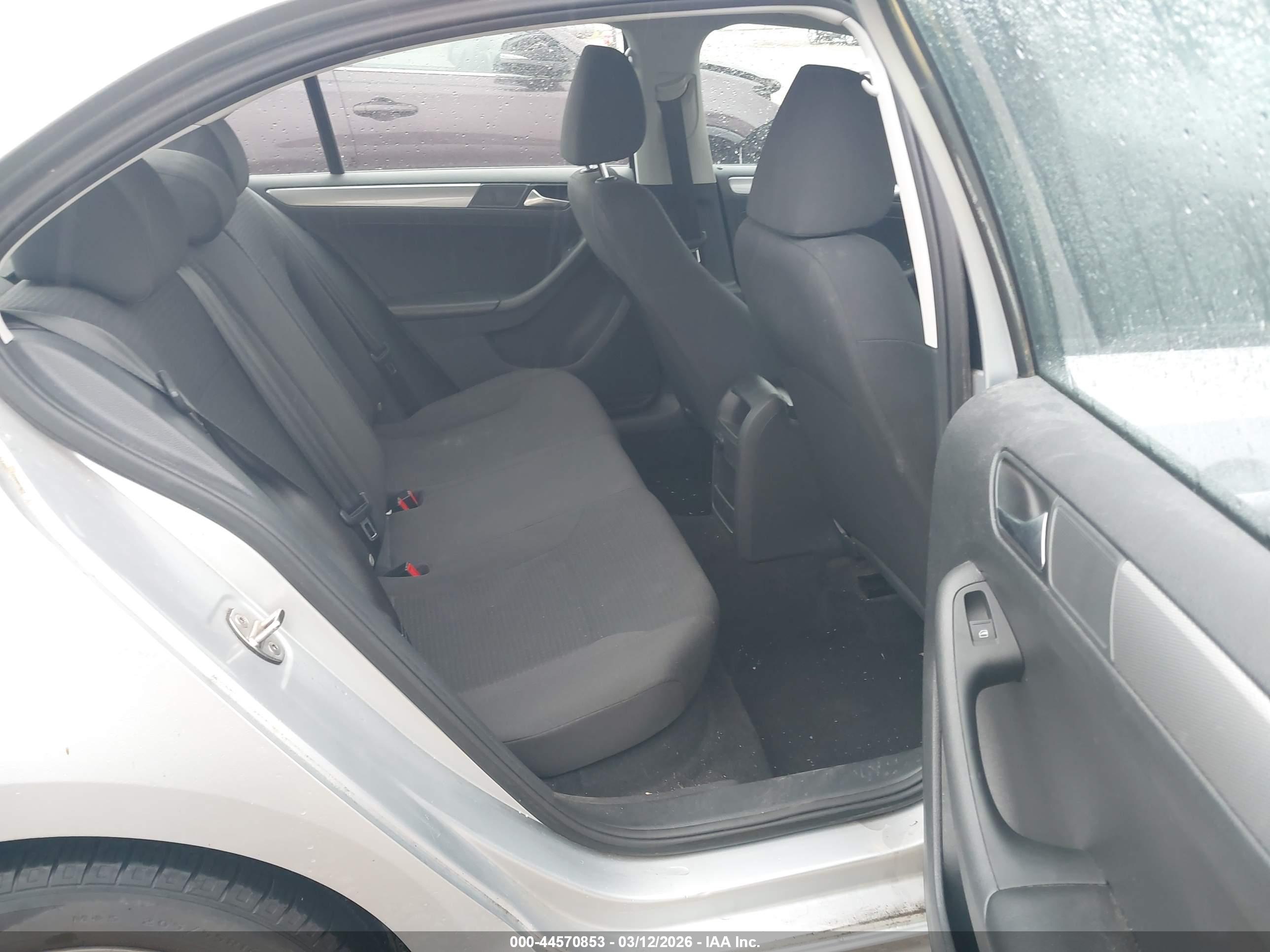 VOLKSWAGEN JETTA image 8