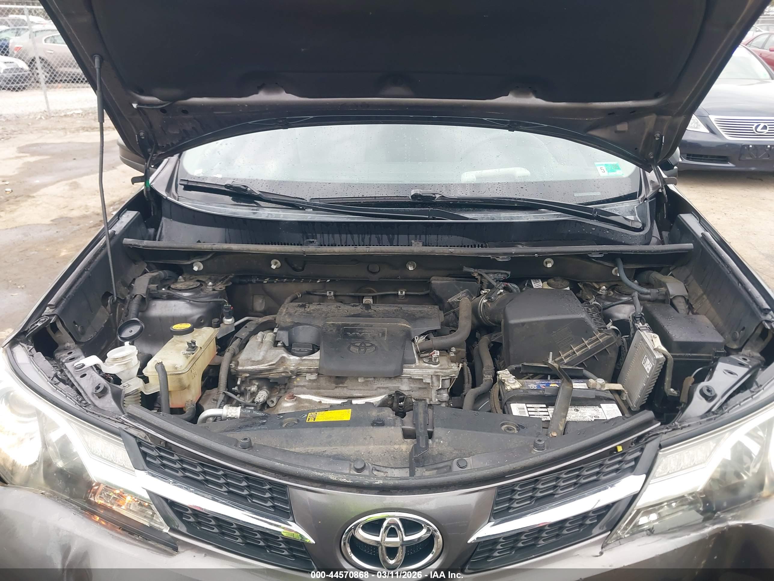 TOYOTA RAV4 image 10