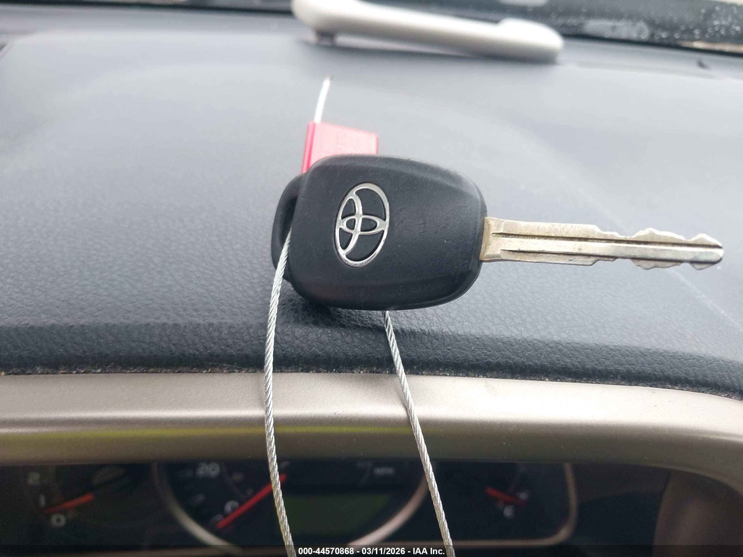 TOYOTA RAV4 image 11