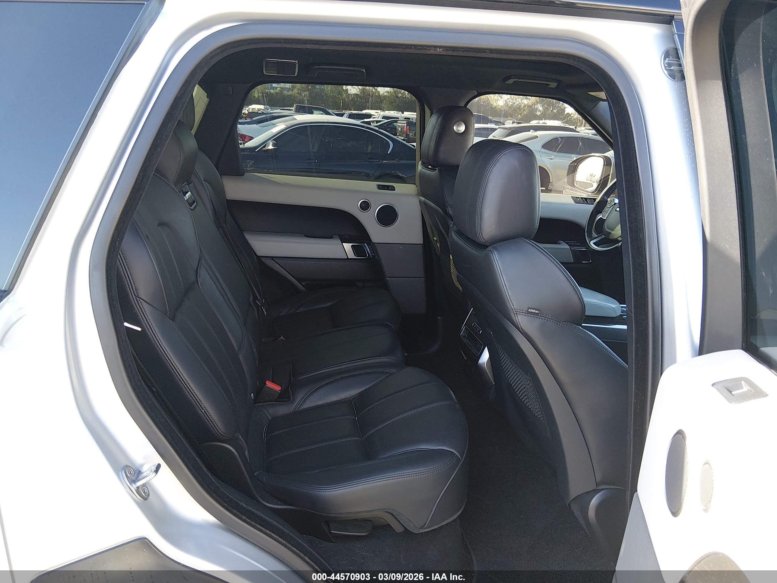 LAND ROVER image 8