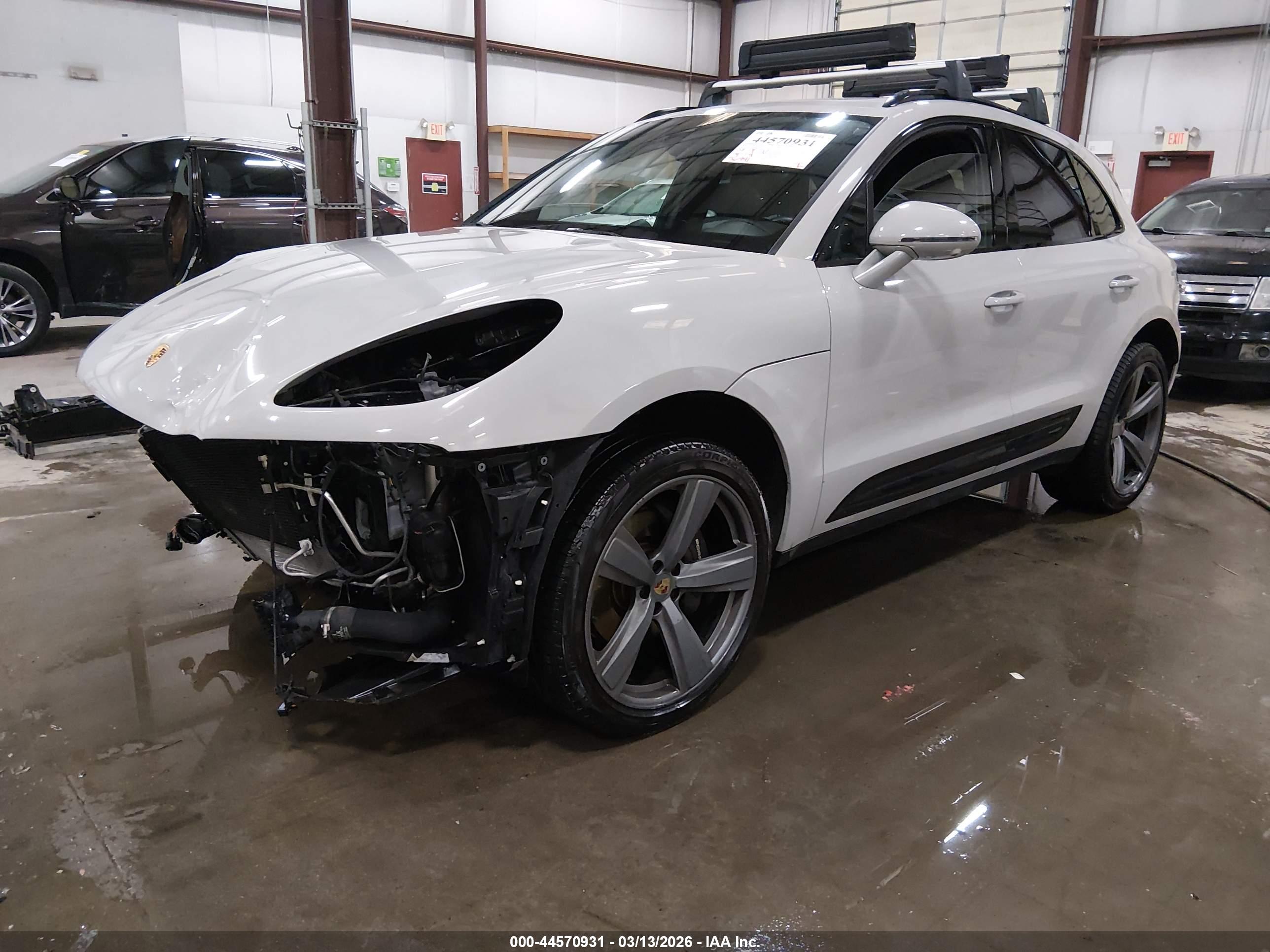 PORSCHE MACAN image 2
