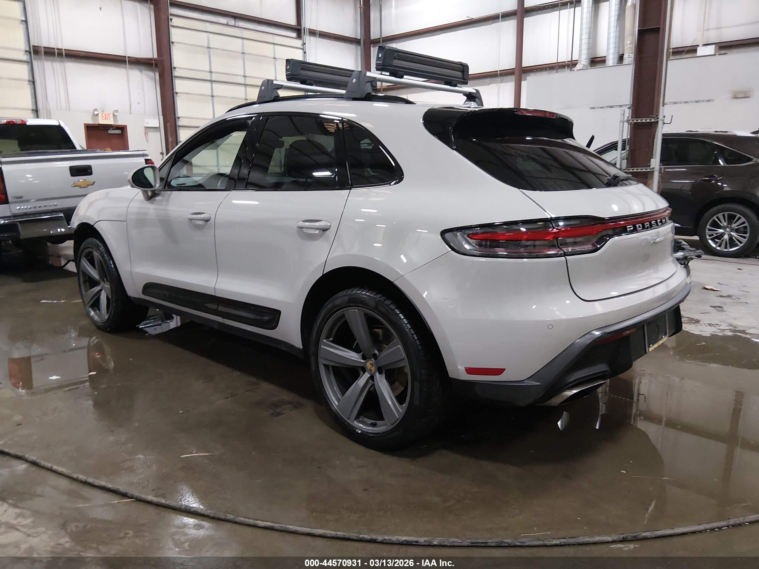 PORSCHE MACAN image 3
